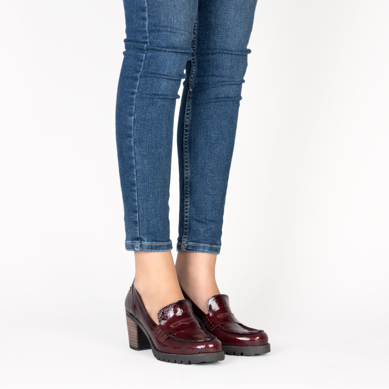 TREND S - Mocassin à talon en cuir vernis BORDEAUX