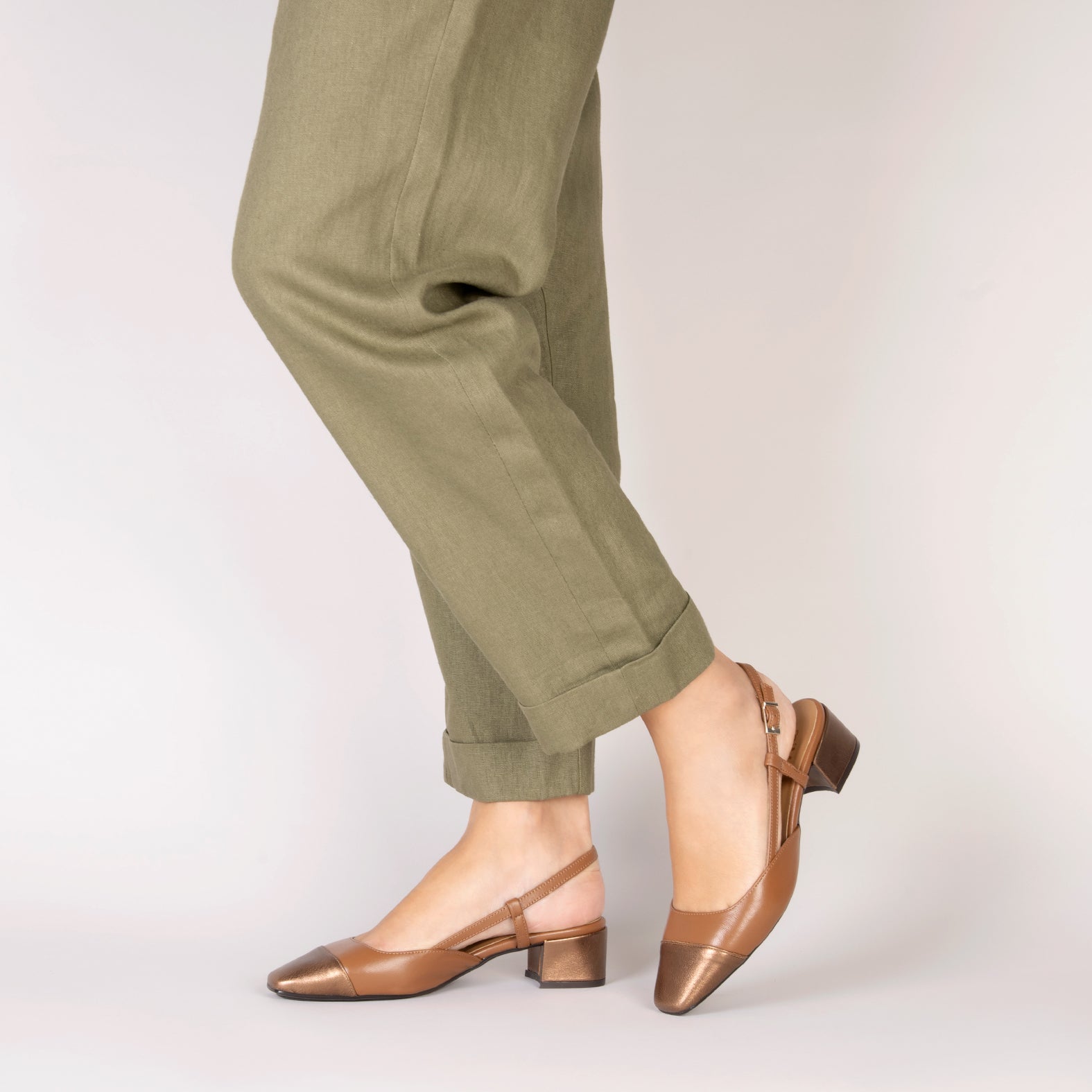 AUDREY - Manoletinas destalonadas Bicolor con tacón CAMEL COBRE
