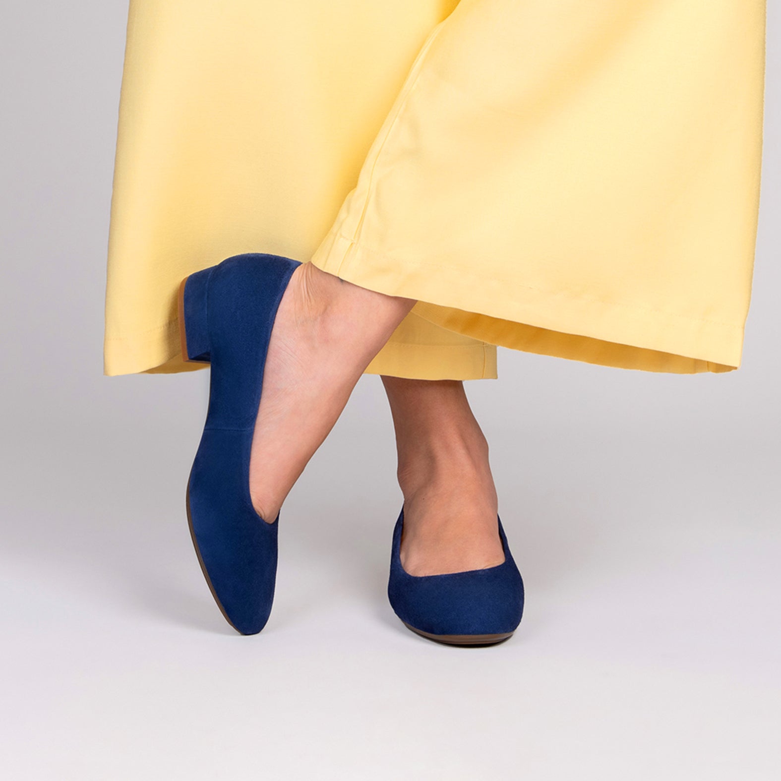 URBAN XS –  NAVY LOW-HEELED SUEDE SHOES