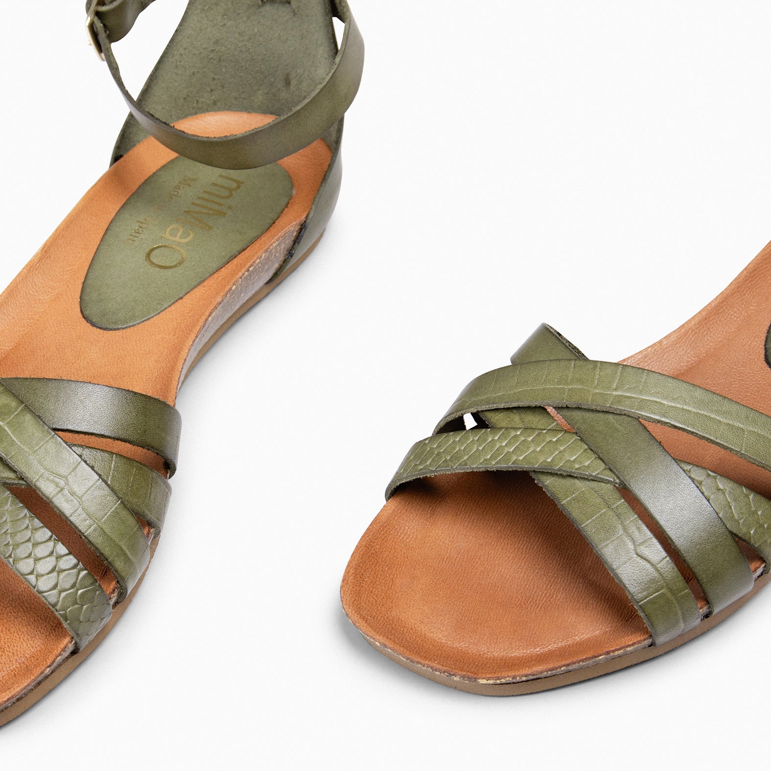 CRISSAL – KAQUI Flat Sandals