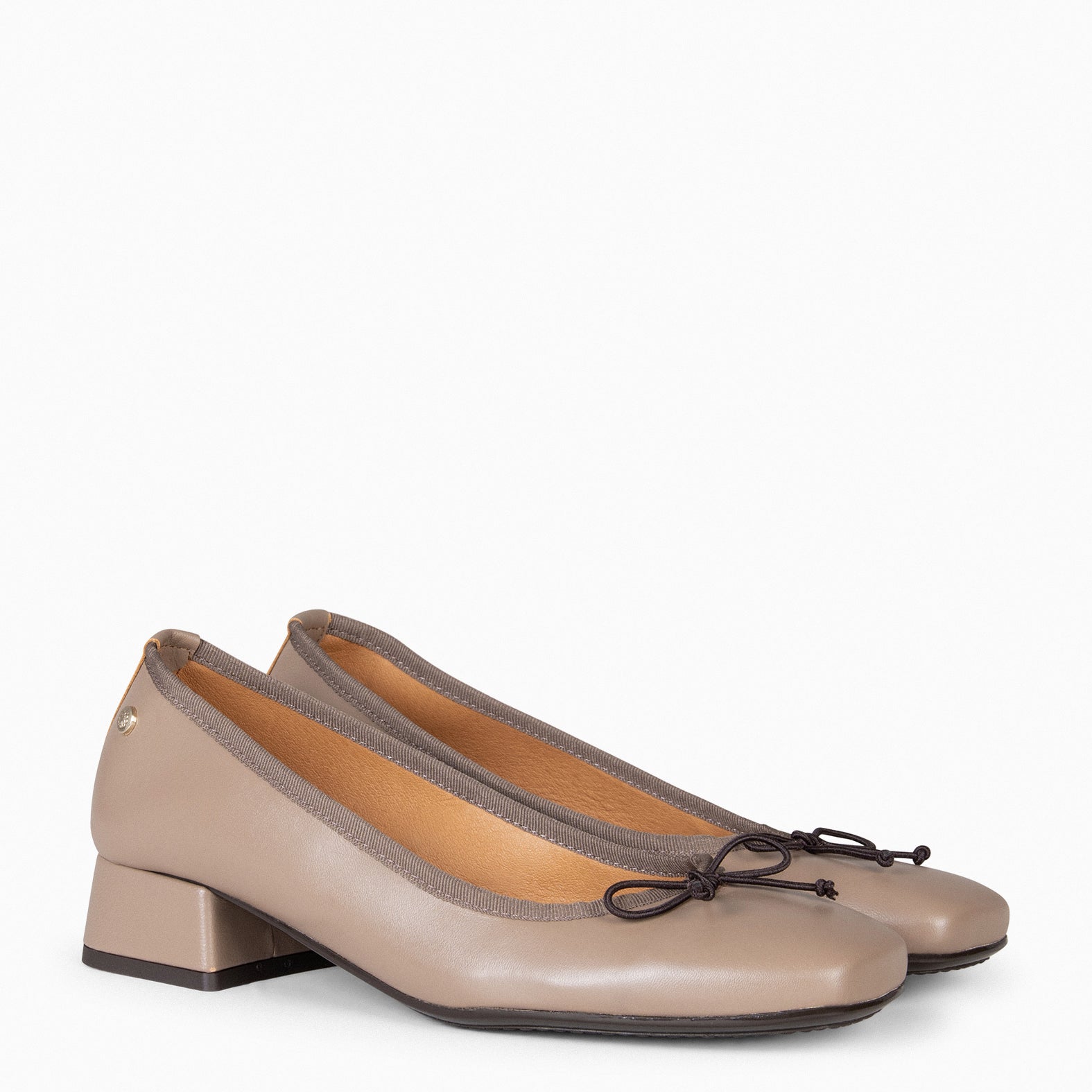 YVONNE – TAUPE Ballerina with bow and wide heel