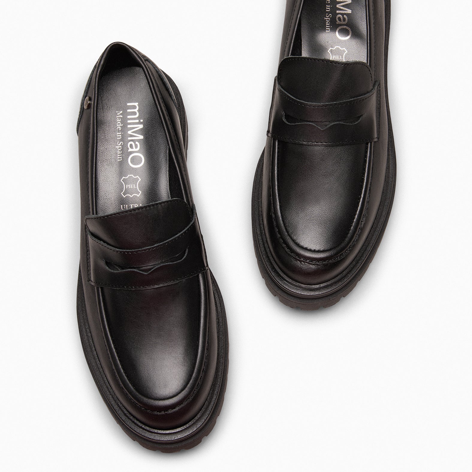 TAYLOR – BLACK Moccasin with track sole