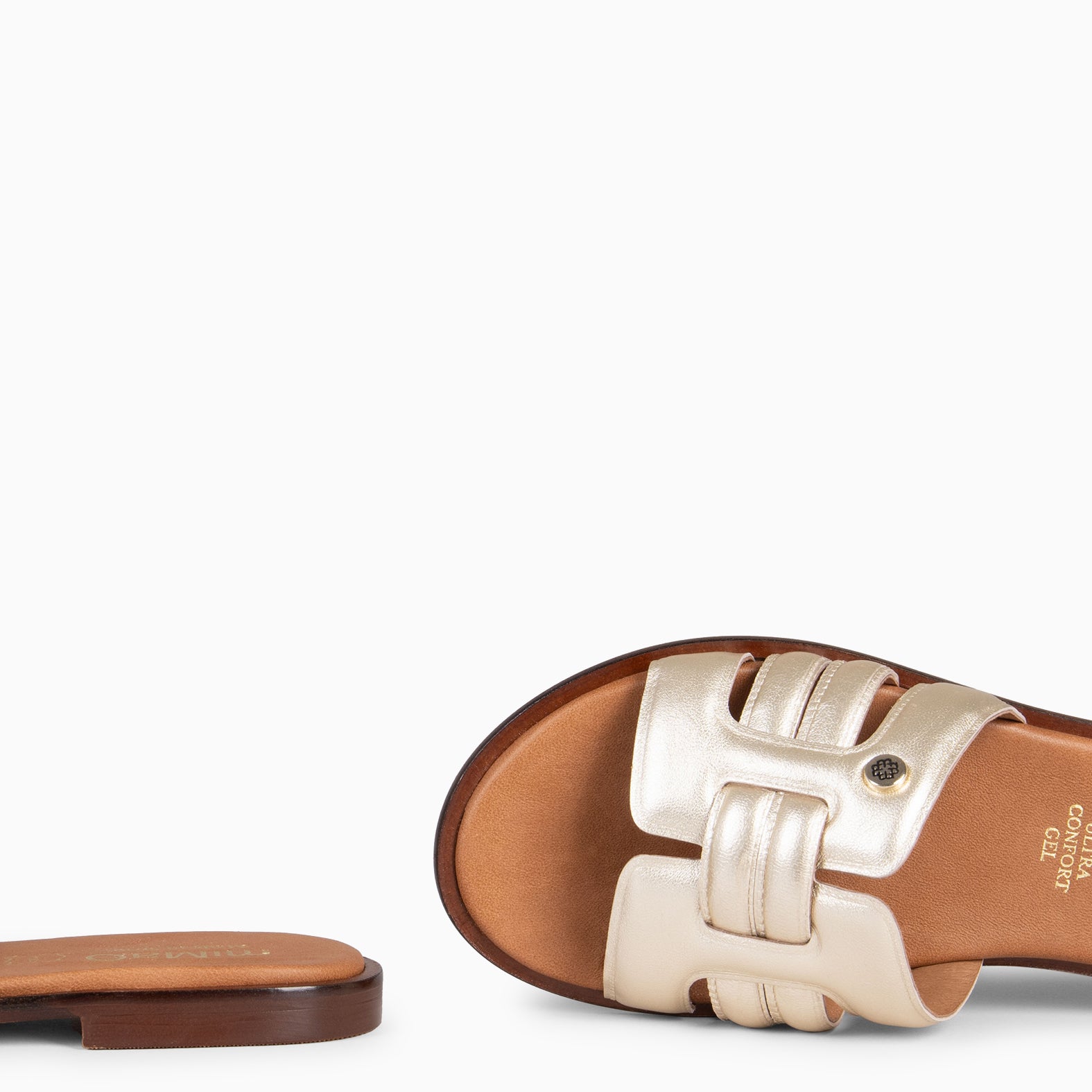 MENFIS – CHAMPAGNE Flat Sandals