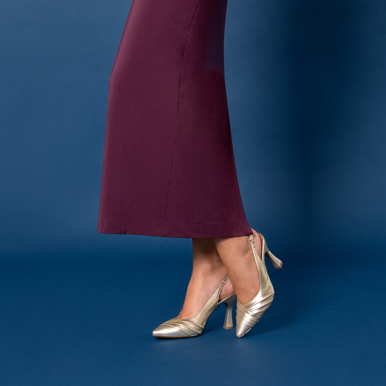 CARLA – Zapato de tacón alto destalonado PLATINO