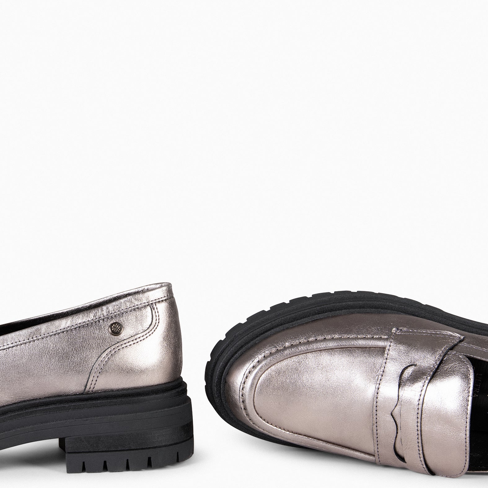 TAYLOR – METALLIC Moccasin with track sole