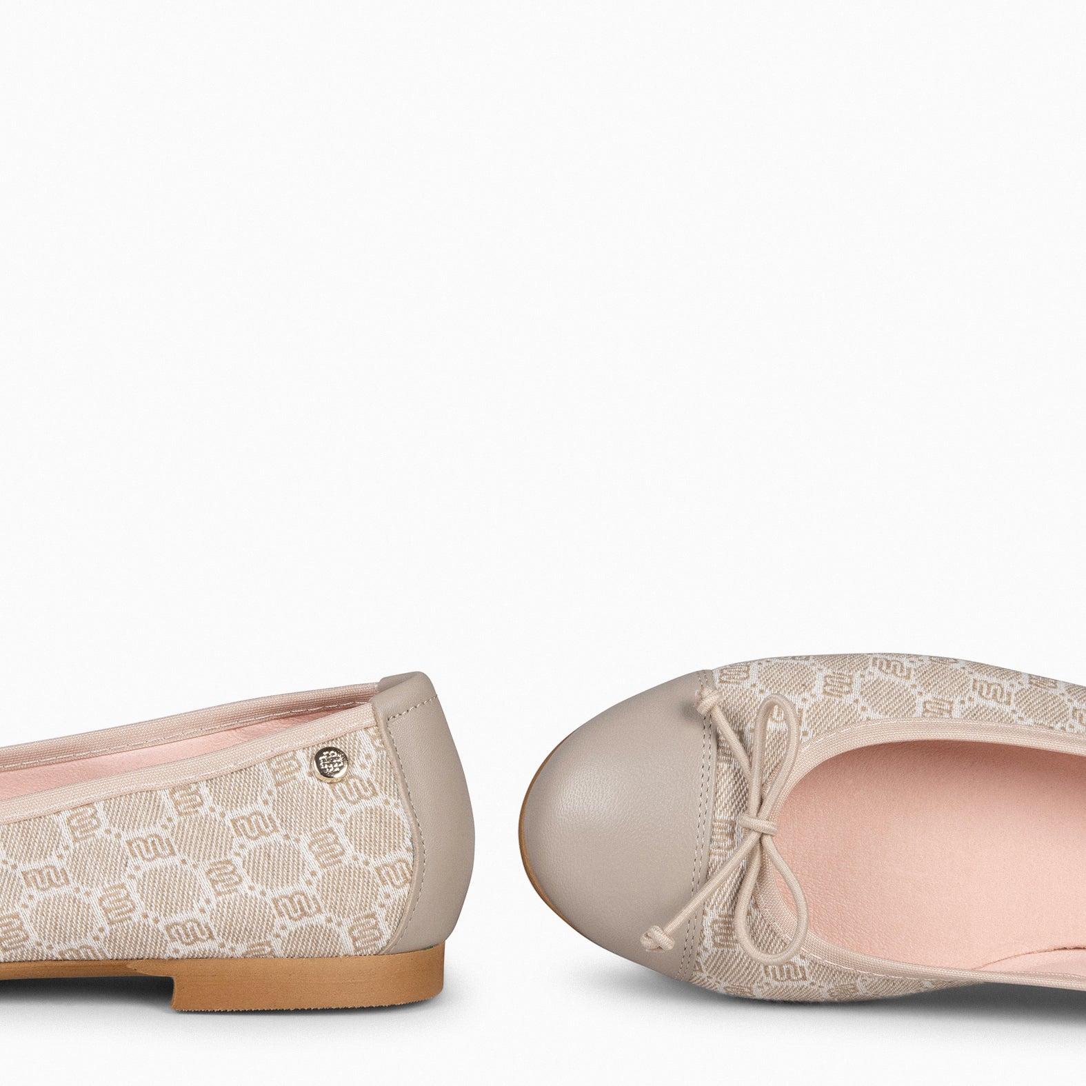 VICTORIA – TAUPE BALLERINA WITH LACE