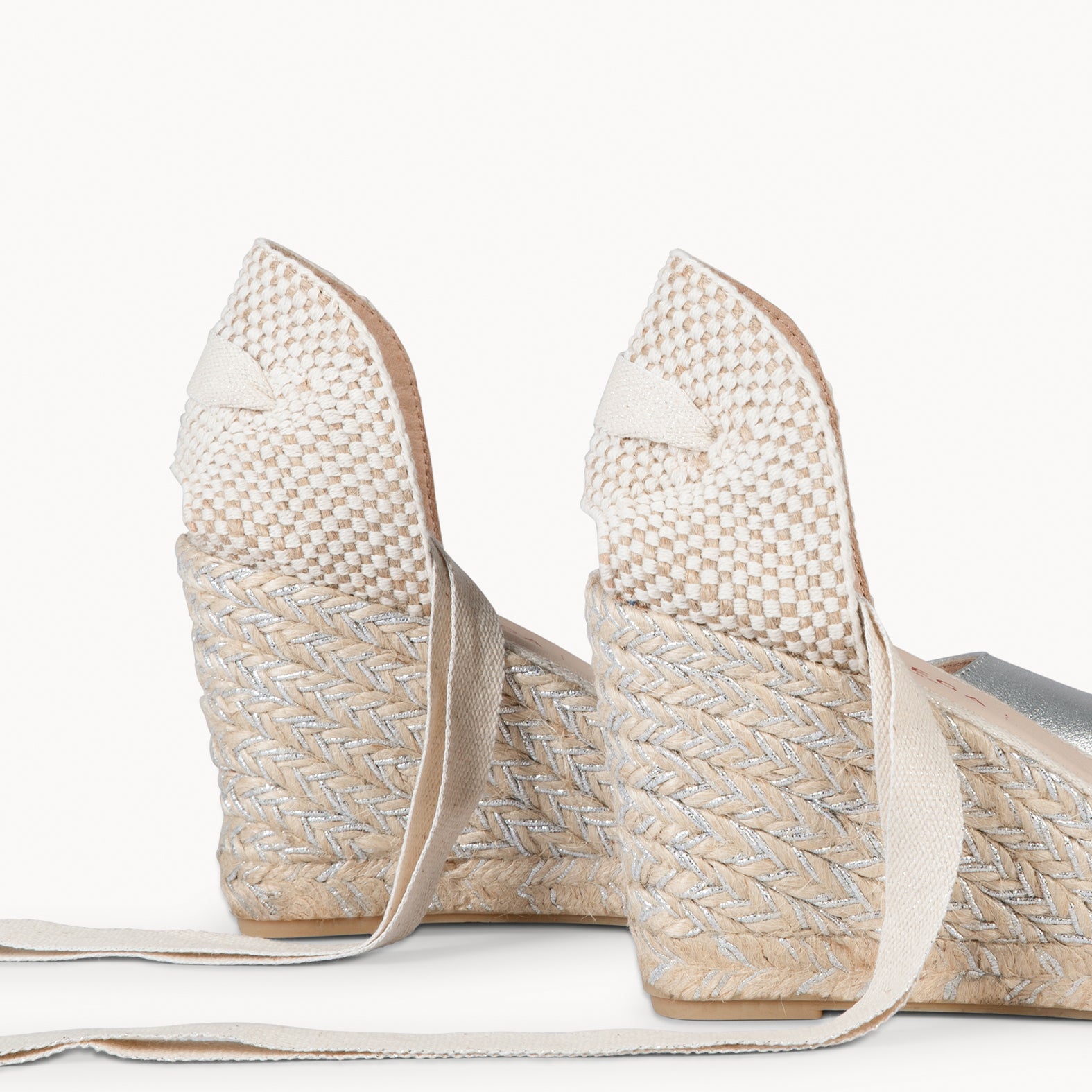 LEONOR - CUÑA PLATA DE PIEL CON CINTAS