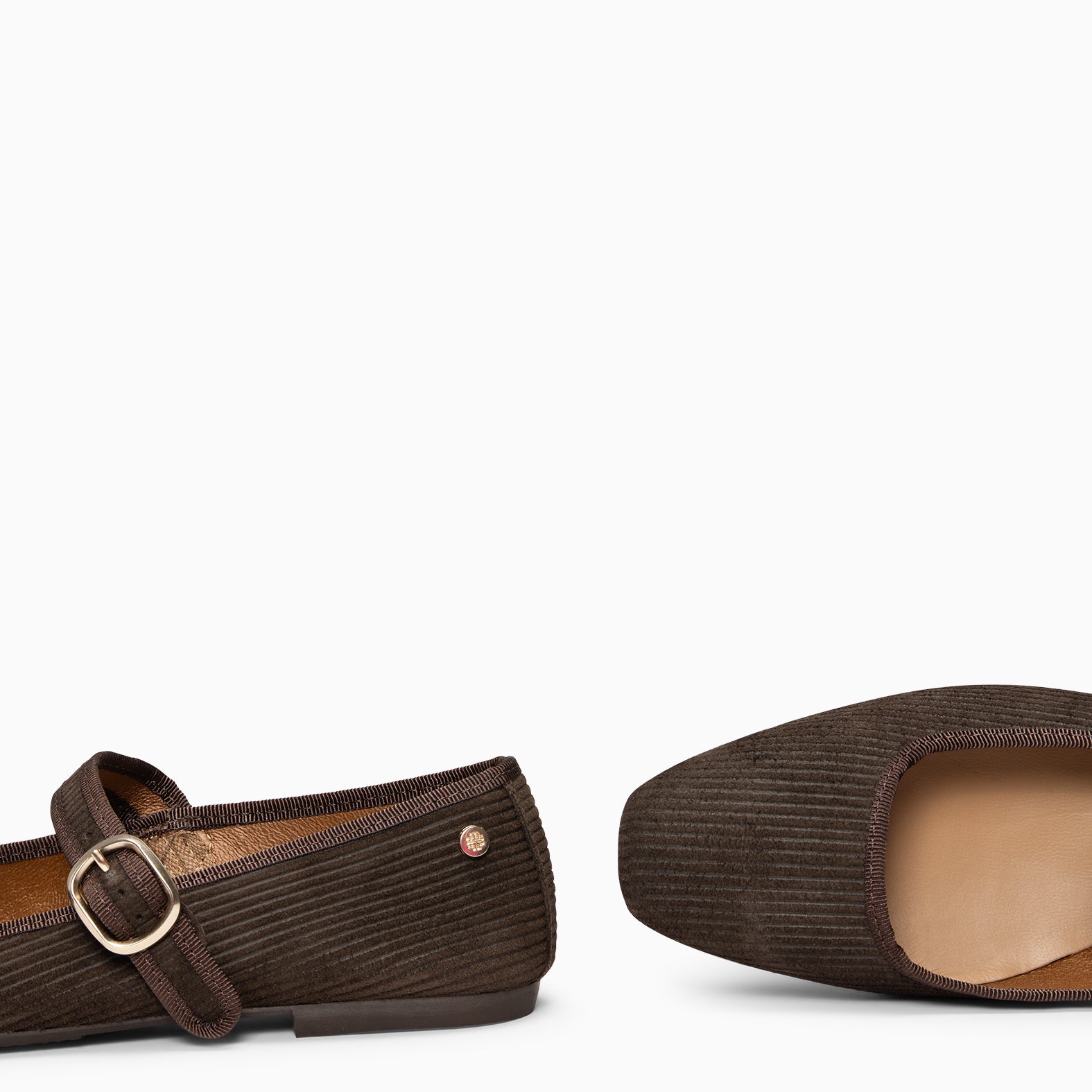 LARA - Merceditas con tira de serraje efecto pana MARRON