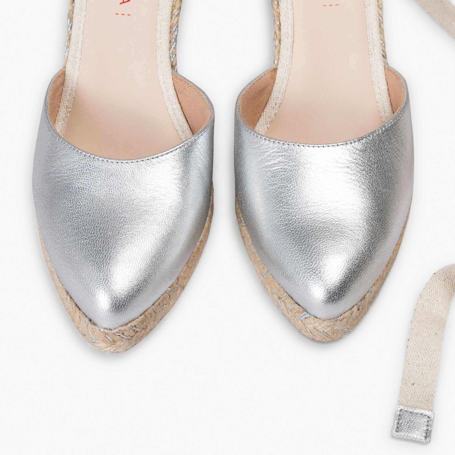 LEONOR - CUÑA PLATA DE PIEL CON CINTAS