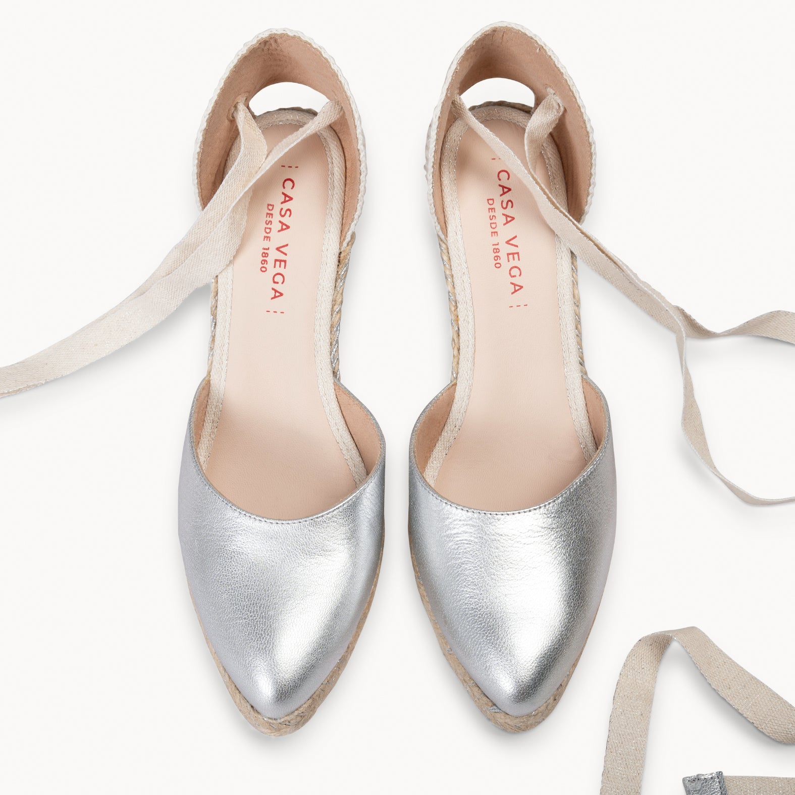 LEONOR - CUÑA PLATA DE PIEL CON CINTAS