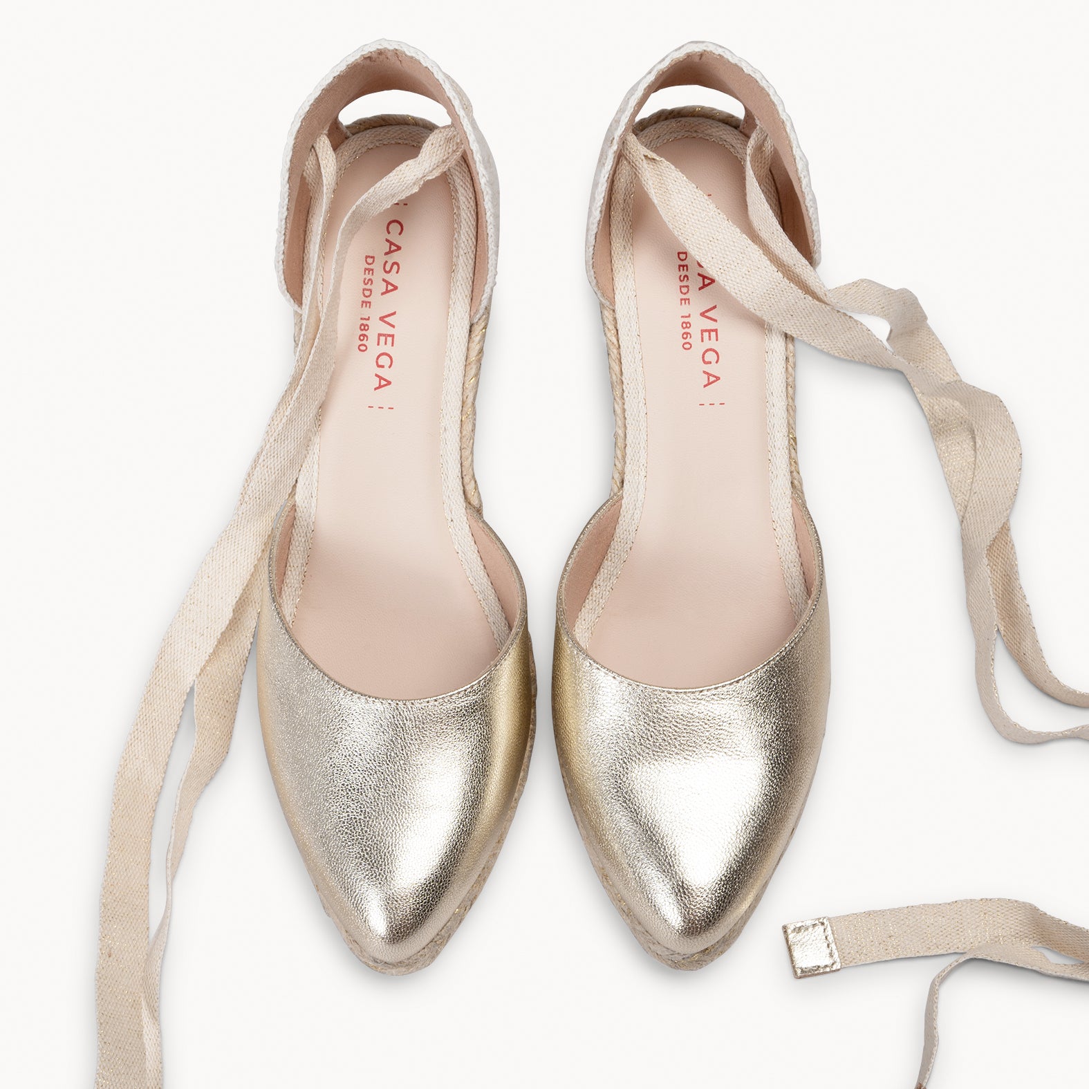 LEONOR - CUÑA PLATINA ALTA DE PIEL CON CINTAS