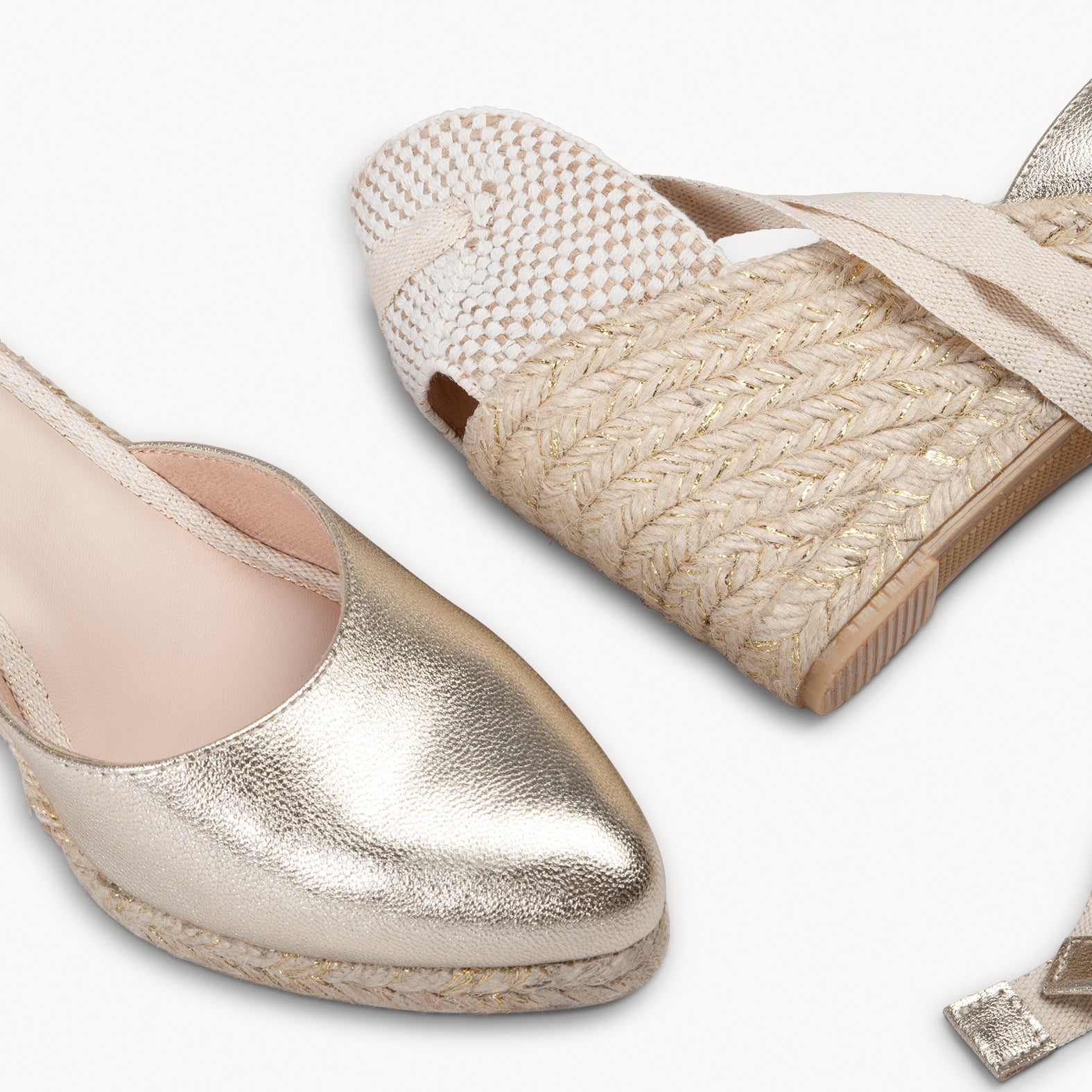 LEONOR - CUÑA PLATINA ALTA DE PIEL CON CINTAS