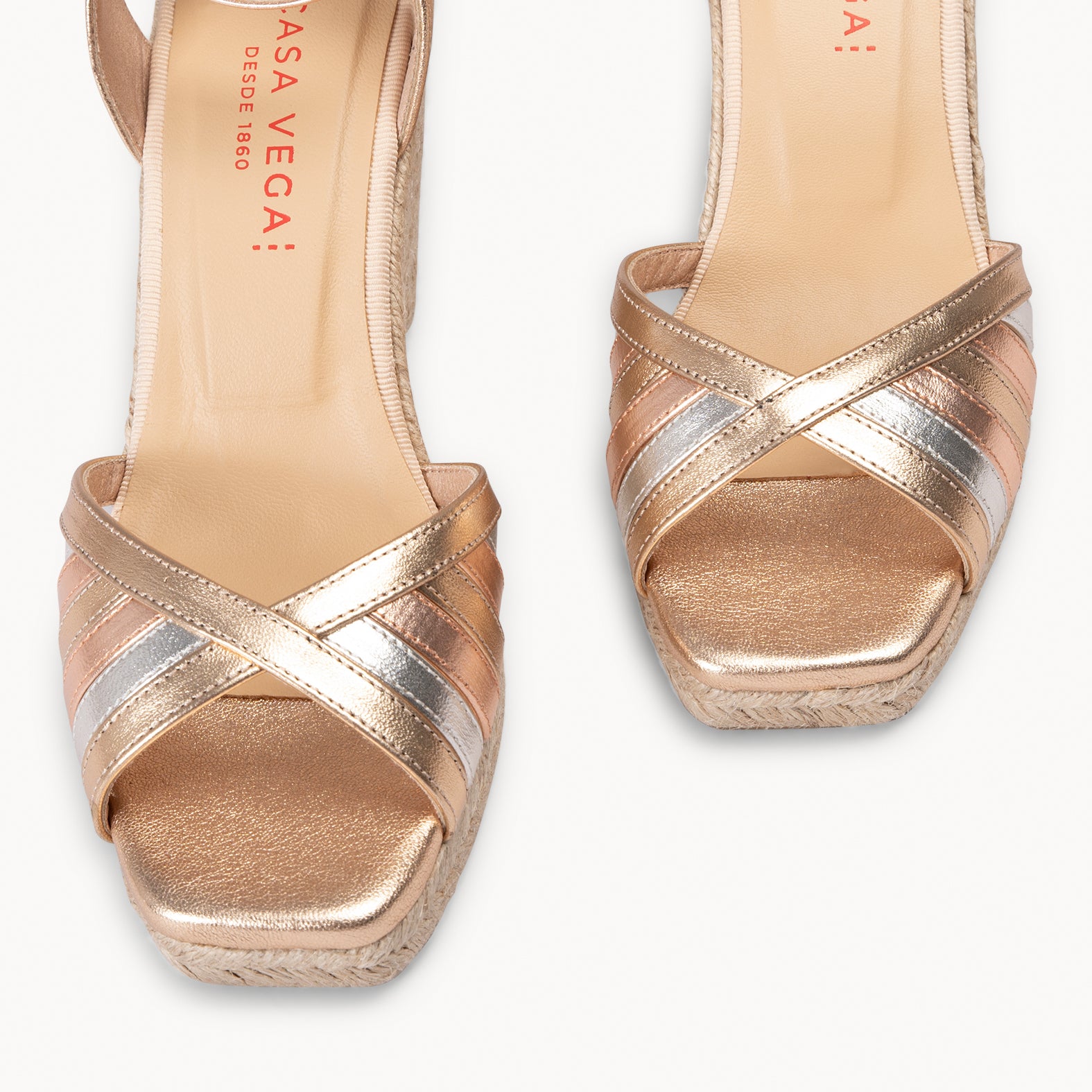 ISABEL - SANDALIAS MULTIMETAL DE TIRAS CRUZADAS CON CUÑA