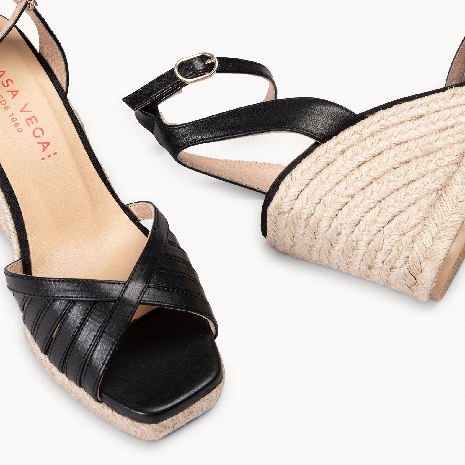 ISABEL - SANDALIAS NEGRAS DE TIRAS CRUZADAS CON CUÑA