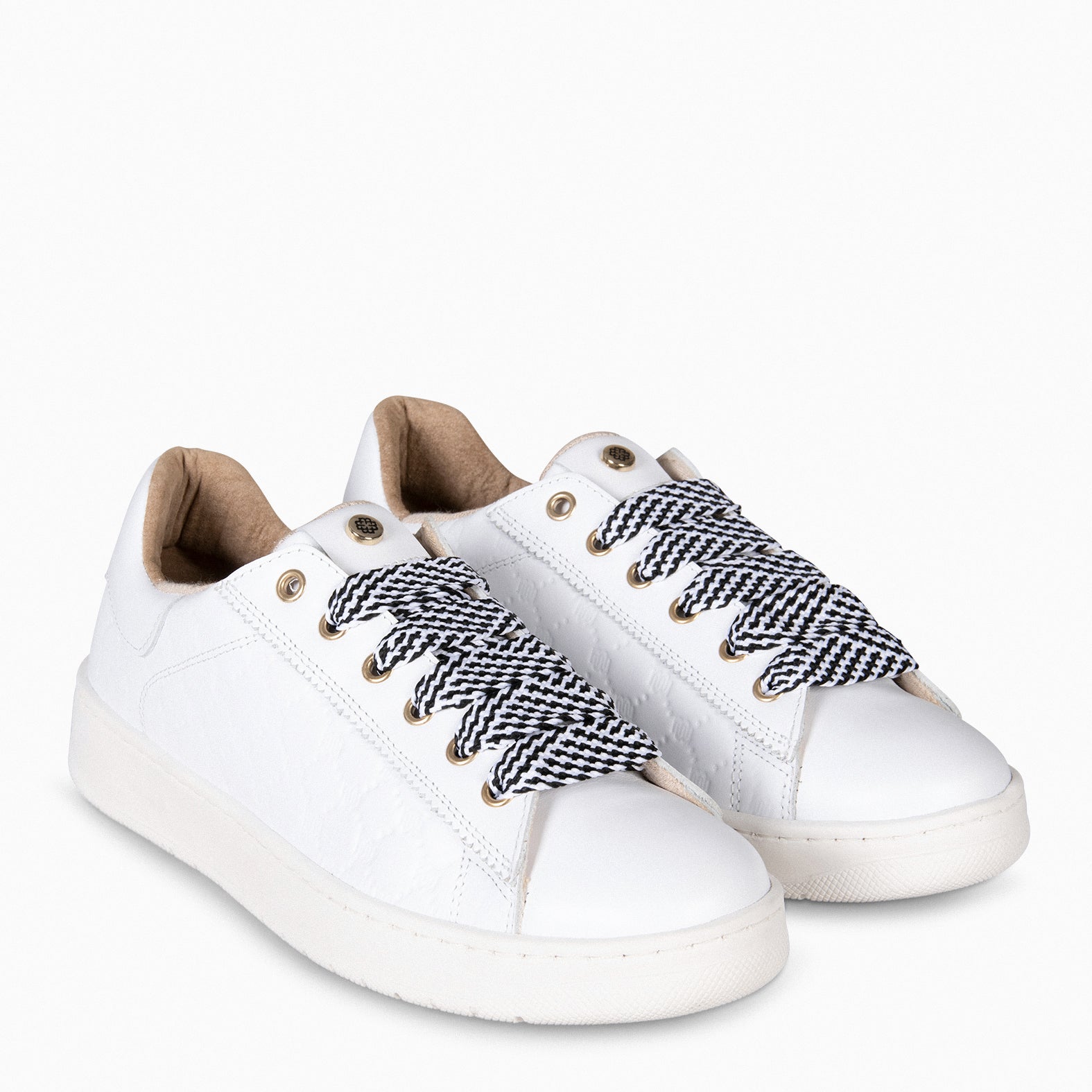 MARSELLA – WHITE SNEAKERS with black and white laces