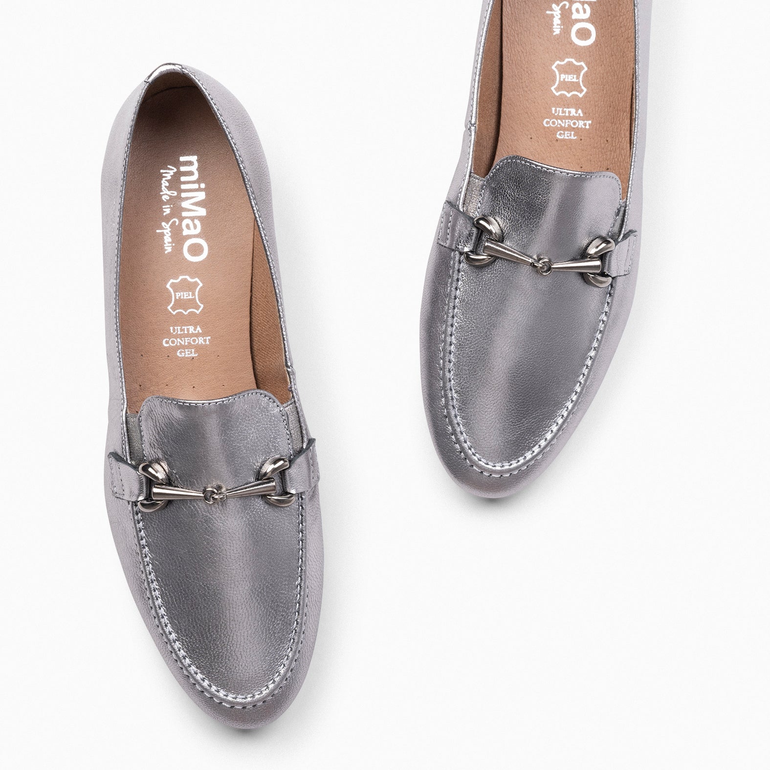 STYLE - SILVER moccasins with metallic detail 