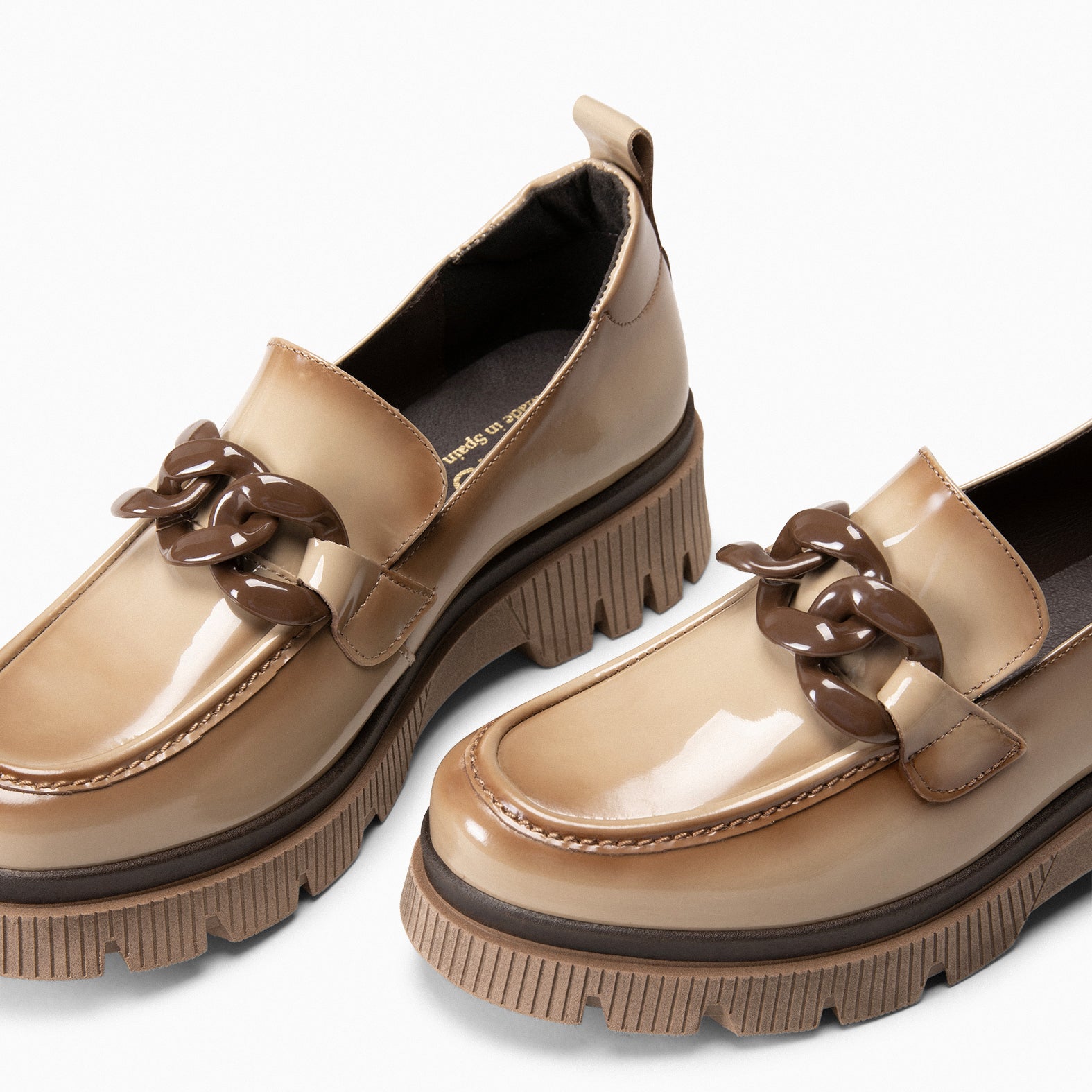 LOLA – BEIGE Moccasin with track sole