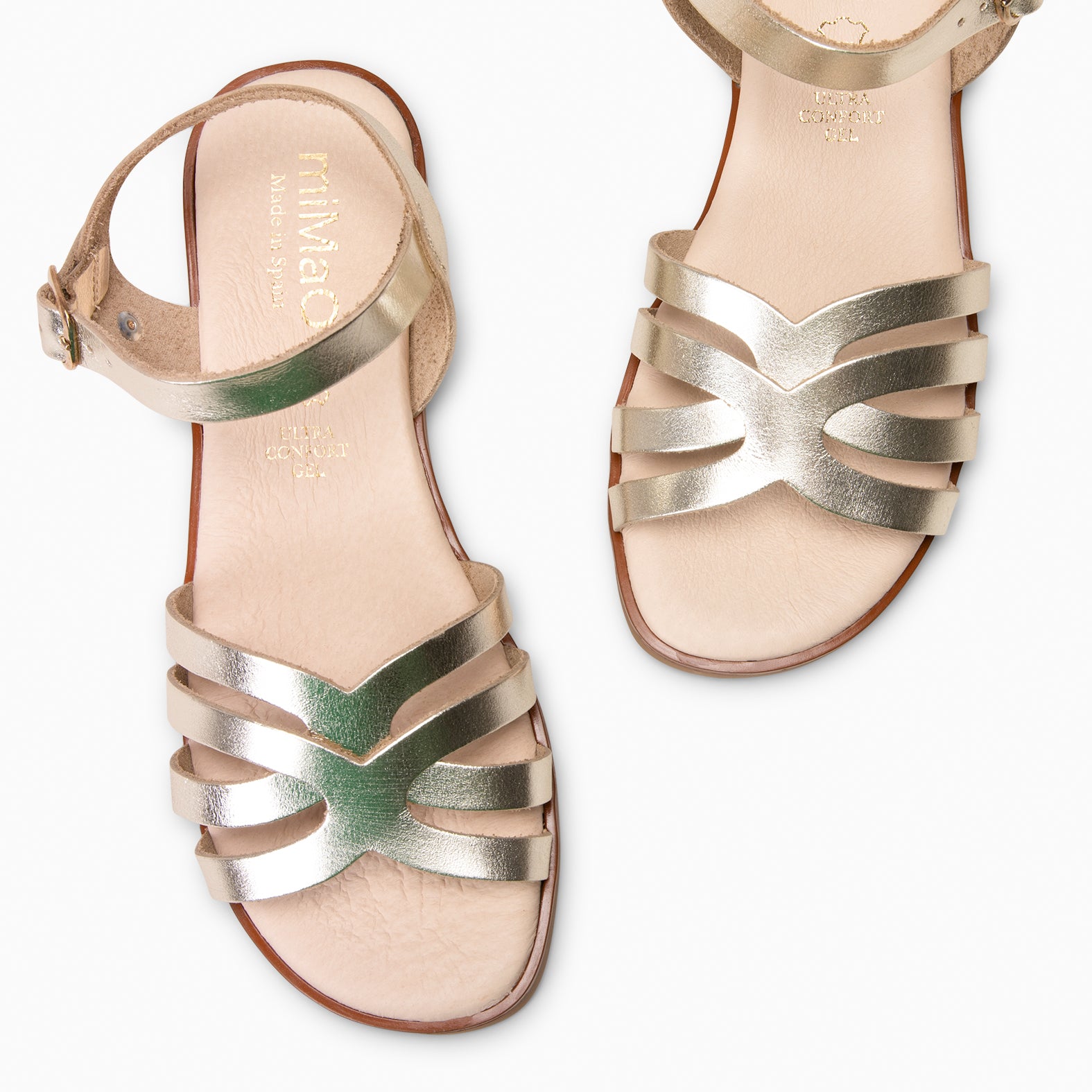 BELISA - Sandalia plana de piel de vaquetilla en PLATINO