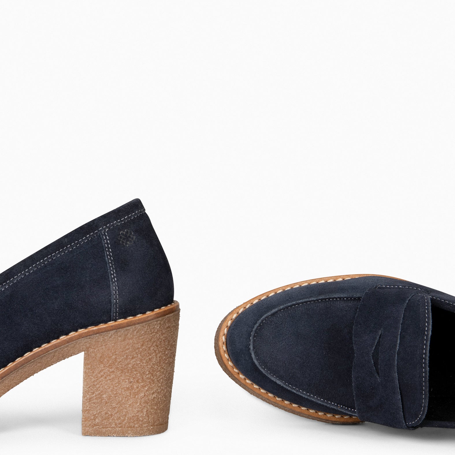 MOKKA – NAVY Mid Heel Moccasins