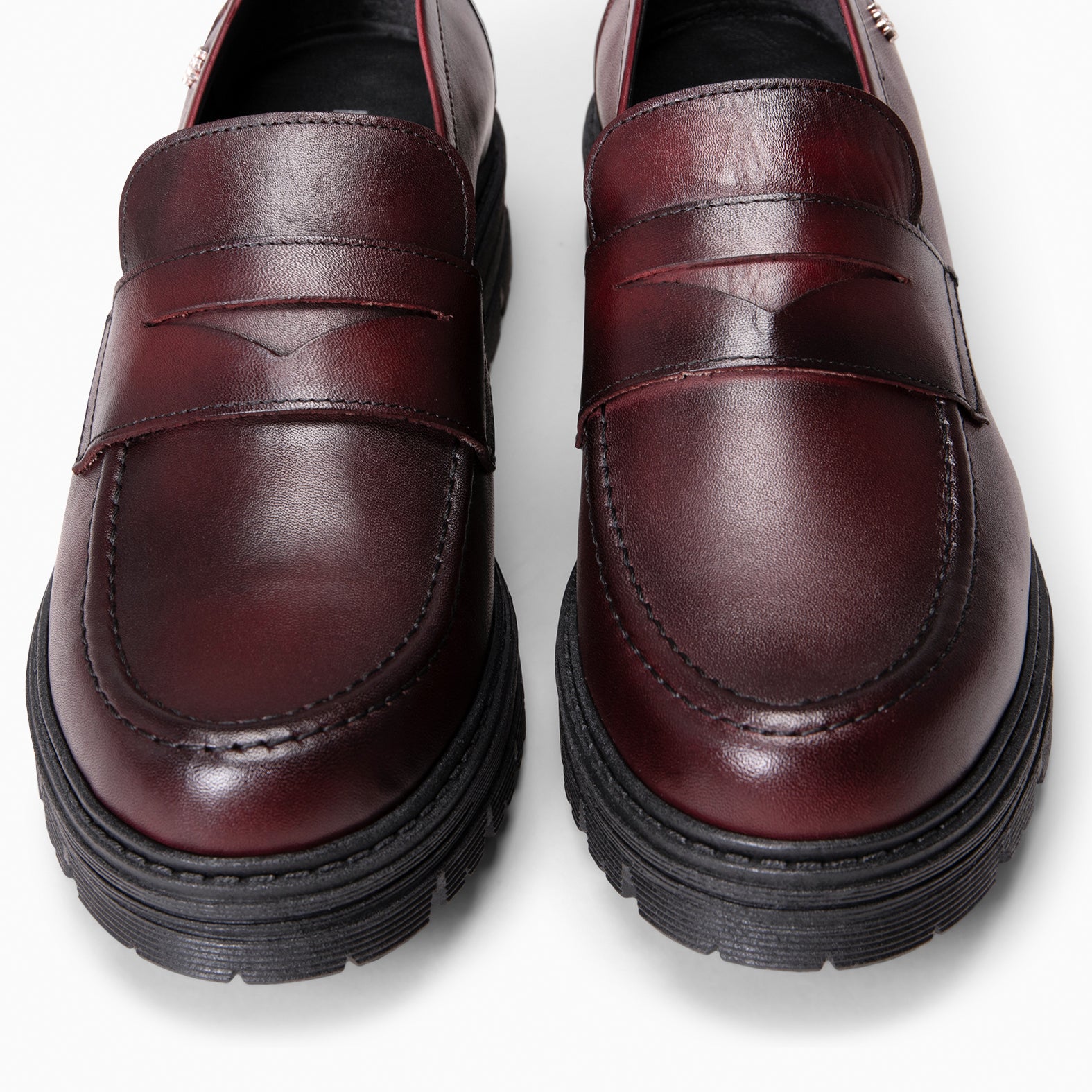 TRAVIS - Mocasin de piel de napa cepillada BURDEOS