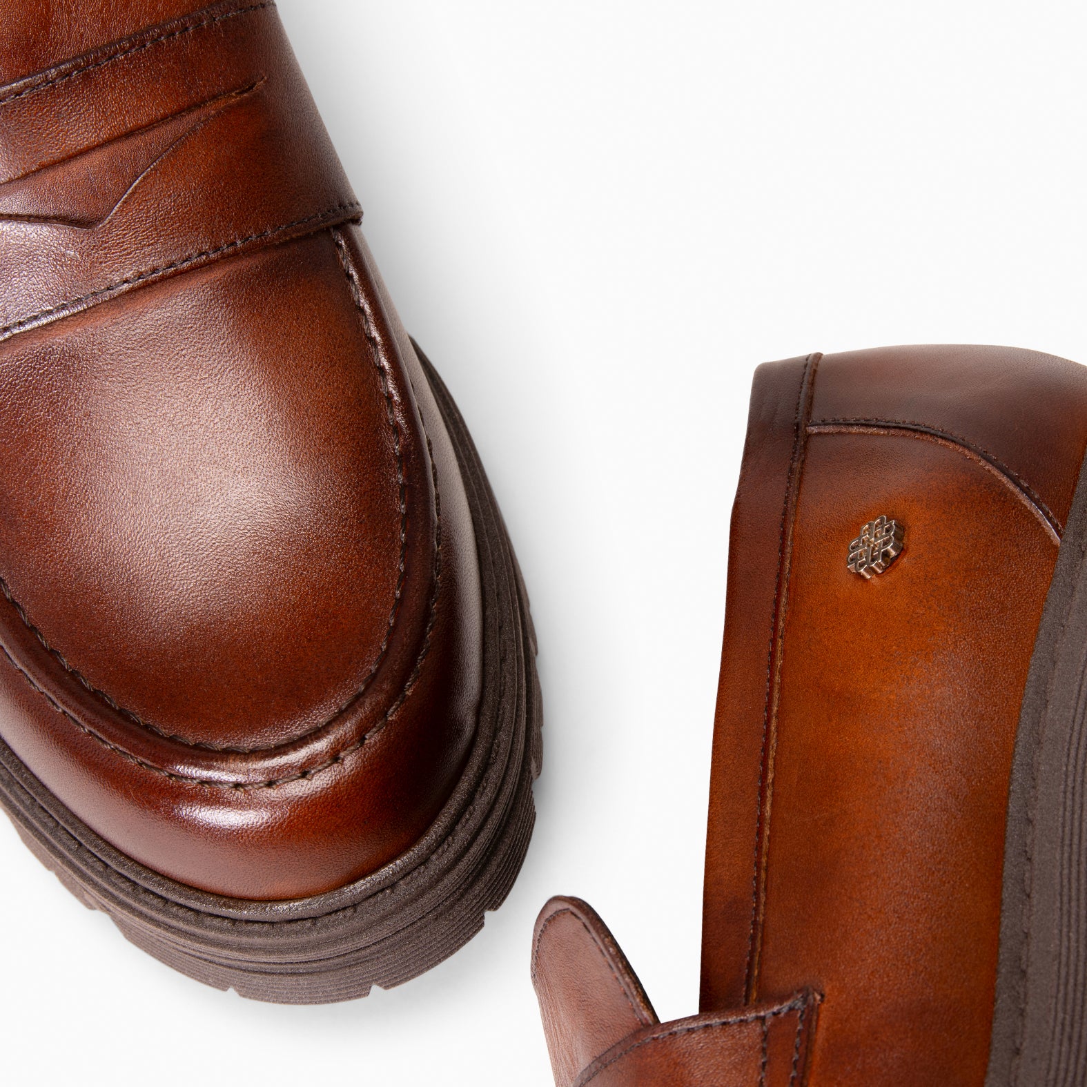 TRAVIS - Mocassins à semelle crantée MARRON