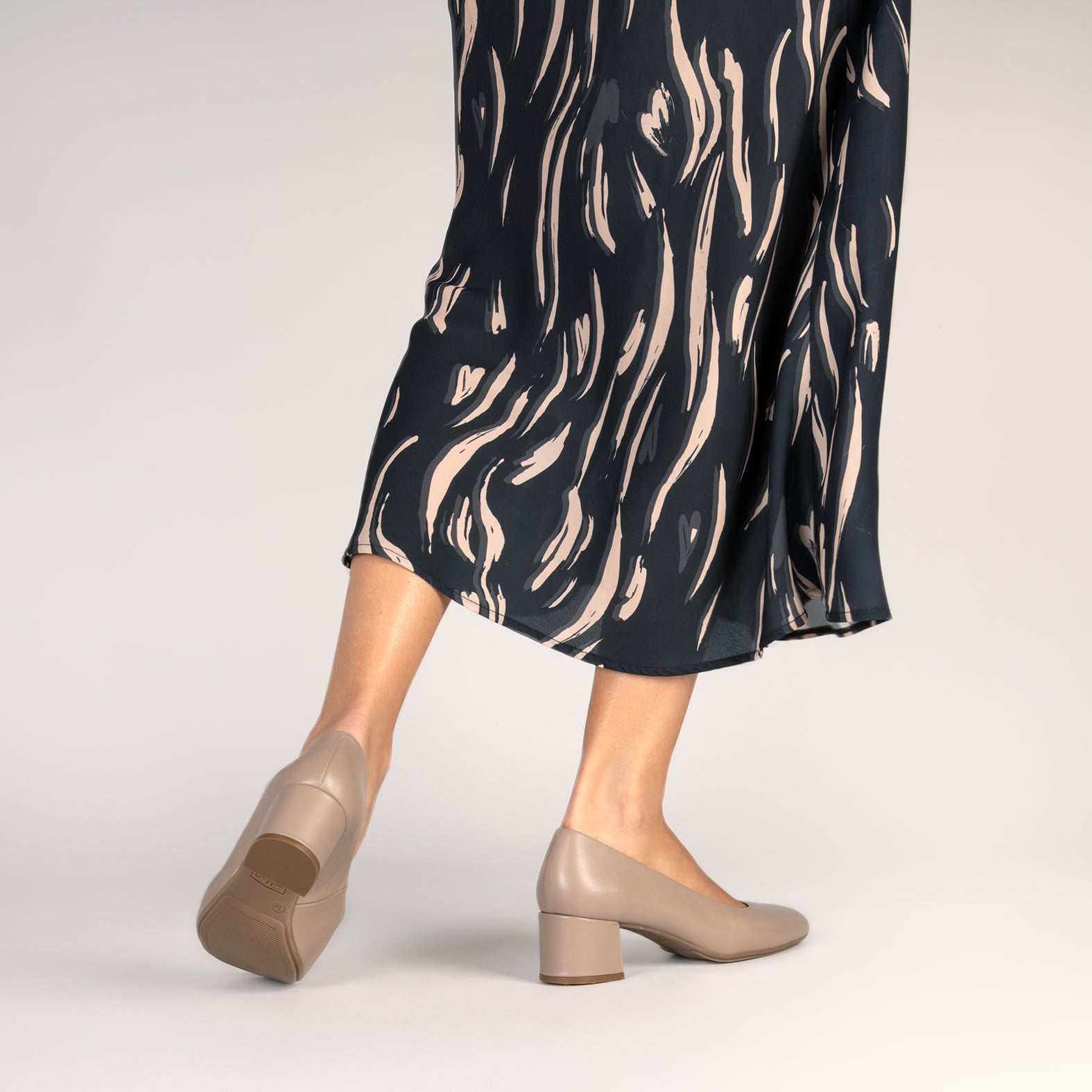 URBAN REDONDO SALON - Zapatos de tacón bajo de napa TAUPE