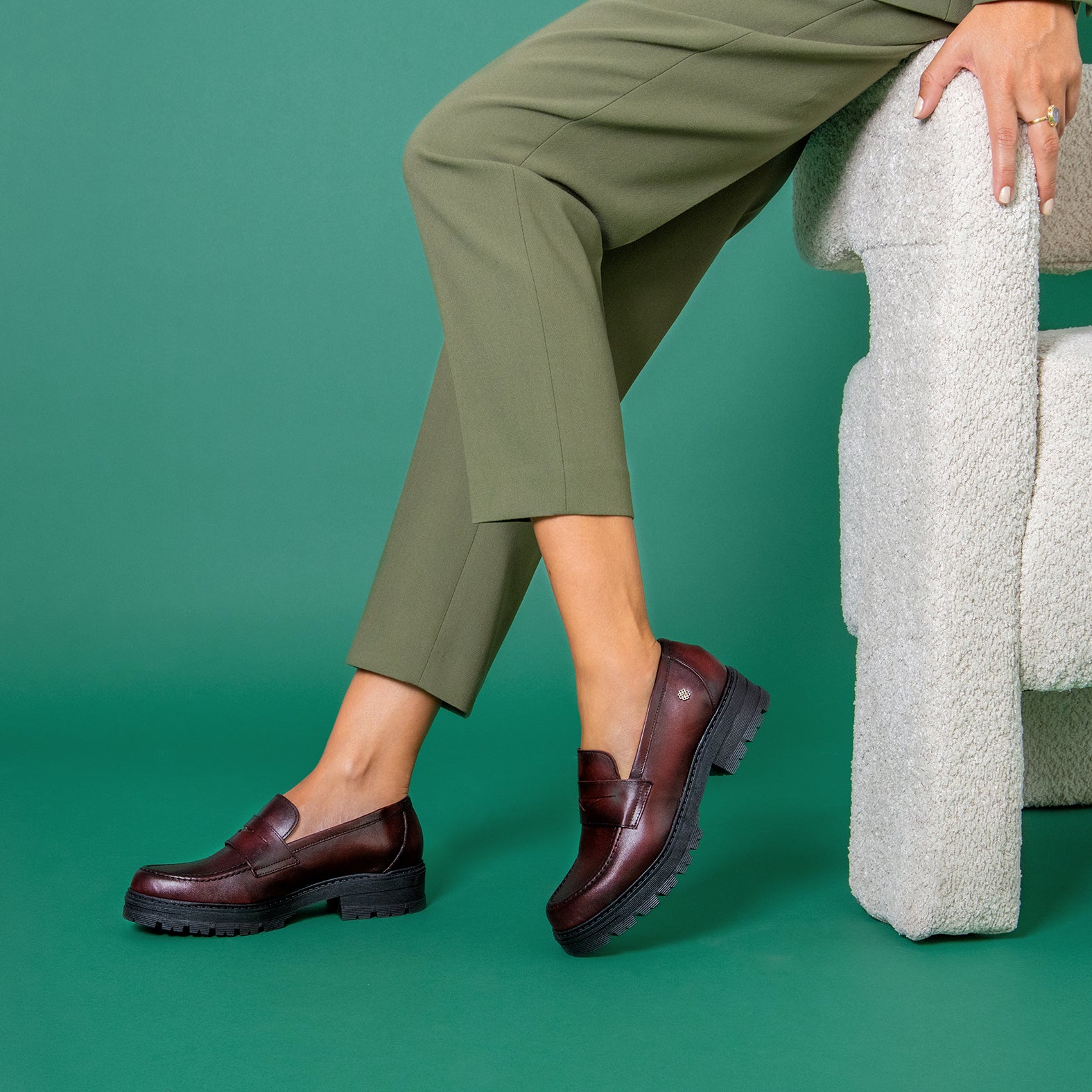 TRAVIS - Mocasin de piel de napa cepillada BURDEOS