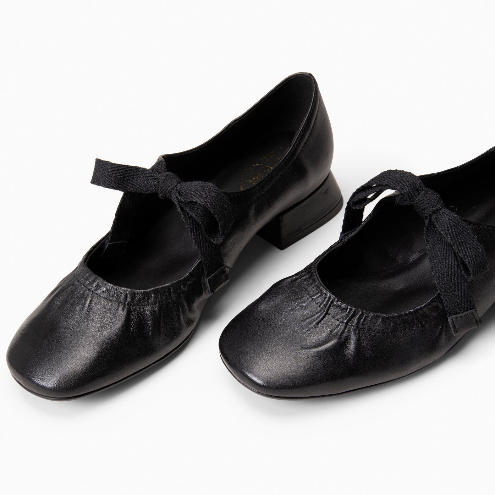 CORA - Mary Jane à petit talon et laçage en cuir NEGRO