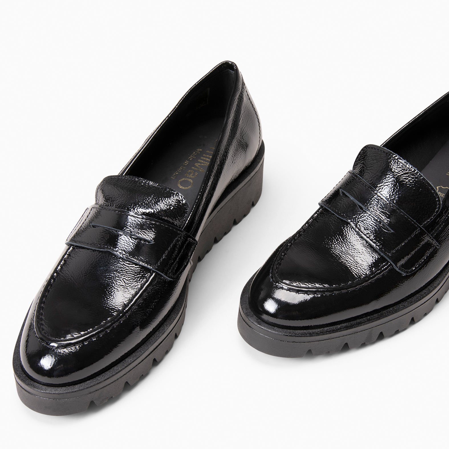DAFNE - Mocasines de cuña de charol NEGRO