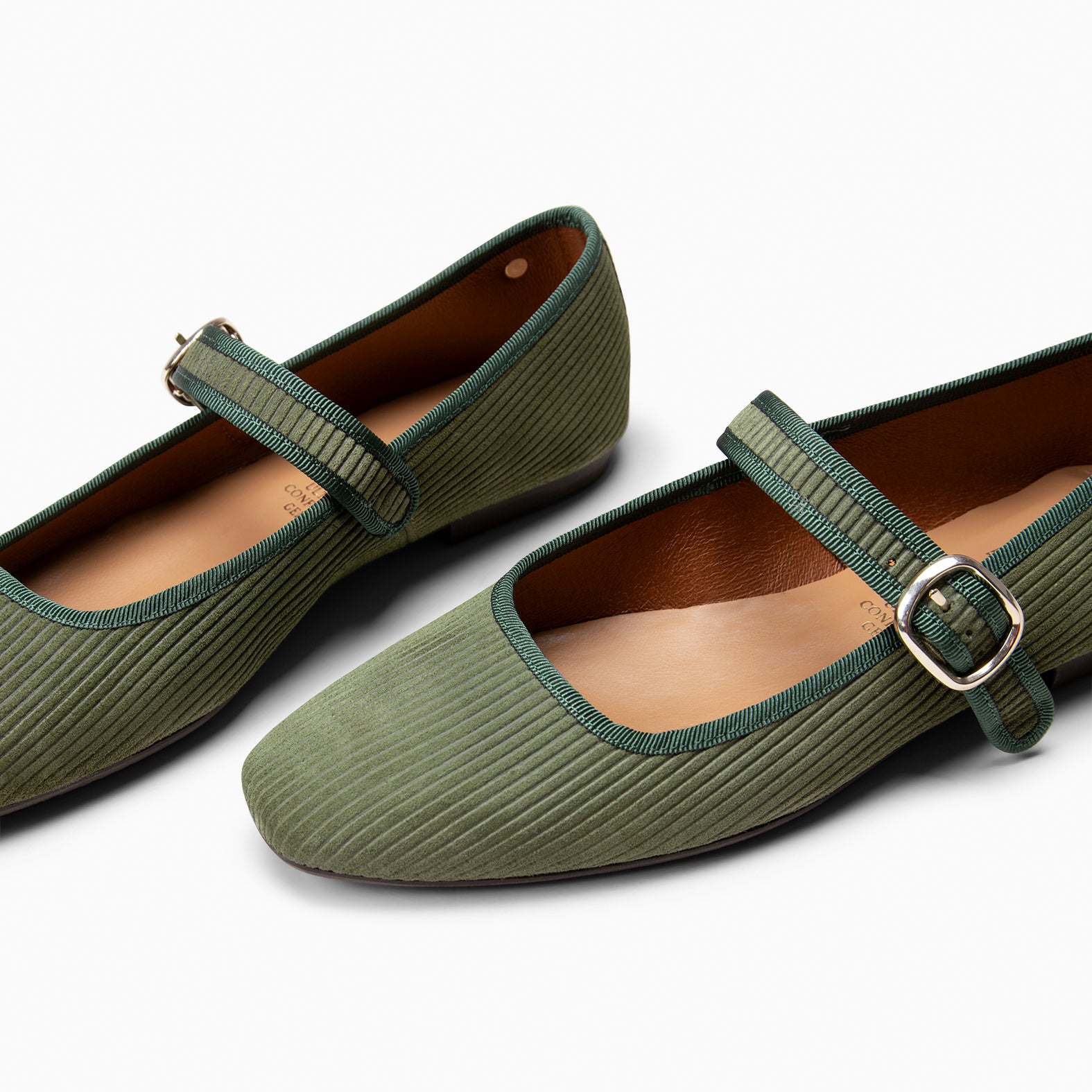 LARA - Merceditas con tira de serraje efecto pana VERDE