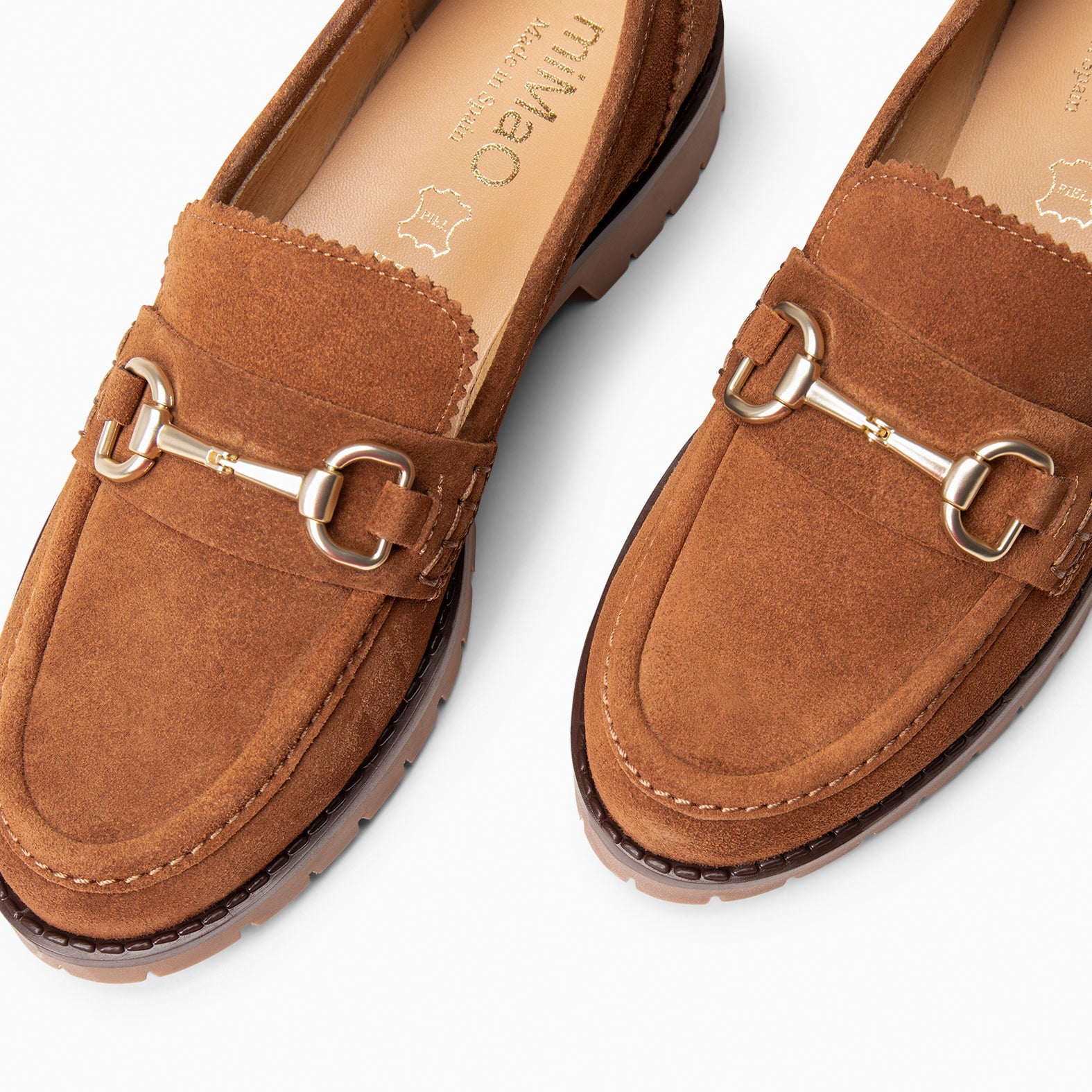 TREVILLA - Mocasín con aplique metálico CAMEL