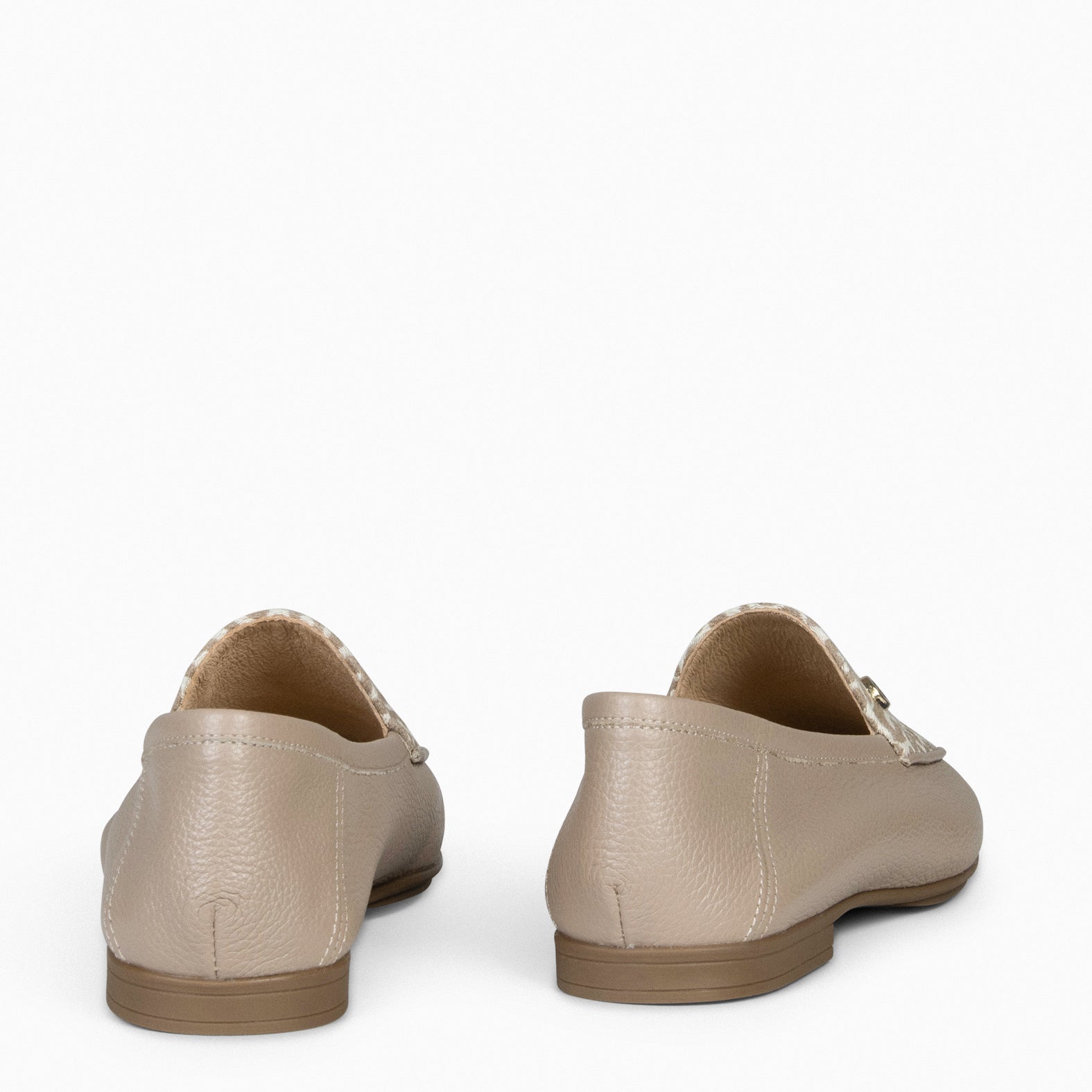 STYLE SAUVAGE – TAUPE Low heeled moccasins 