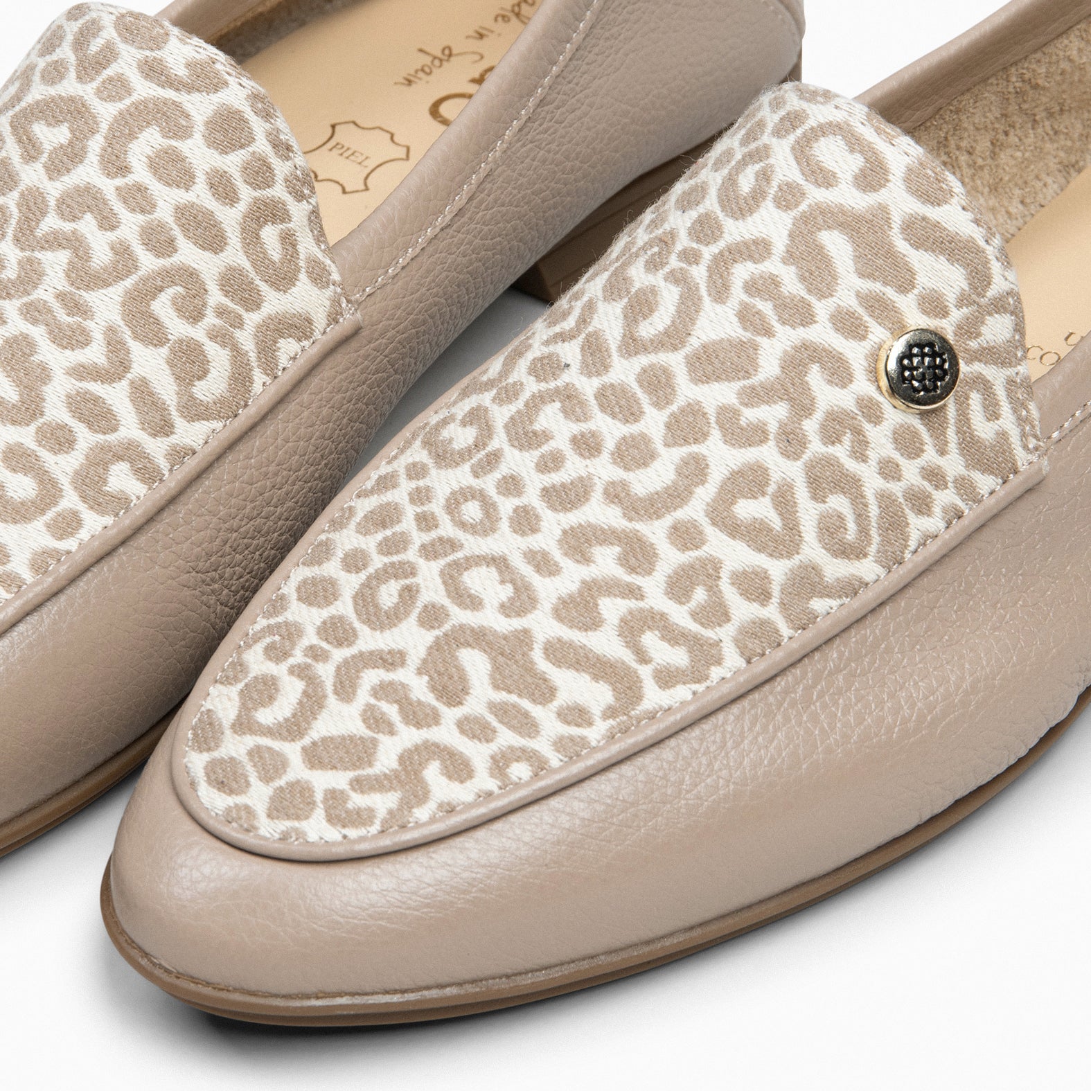 STYLE SAUVAGE – TAUPE Low heeled moccasins 