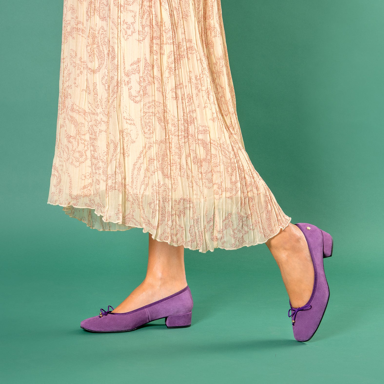 NINA – Bailarina de tacón bajo en piel de serraje MORADO