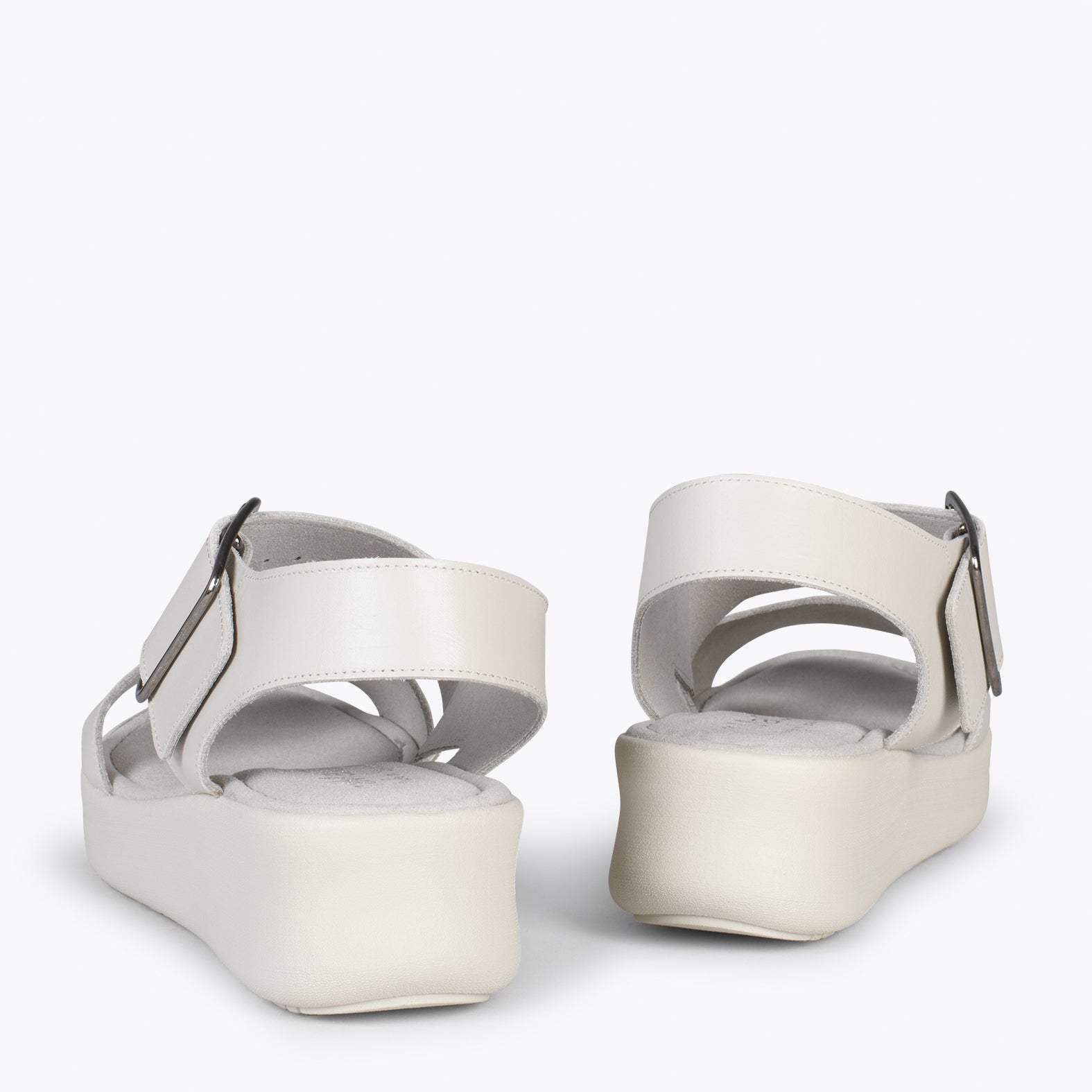 Trendy deals white sandals