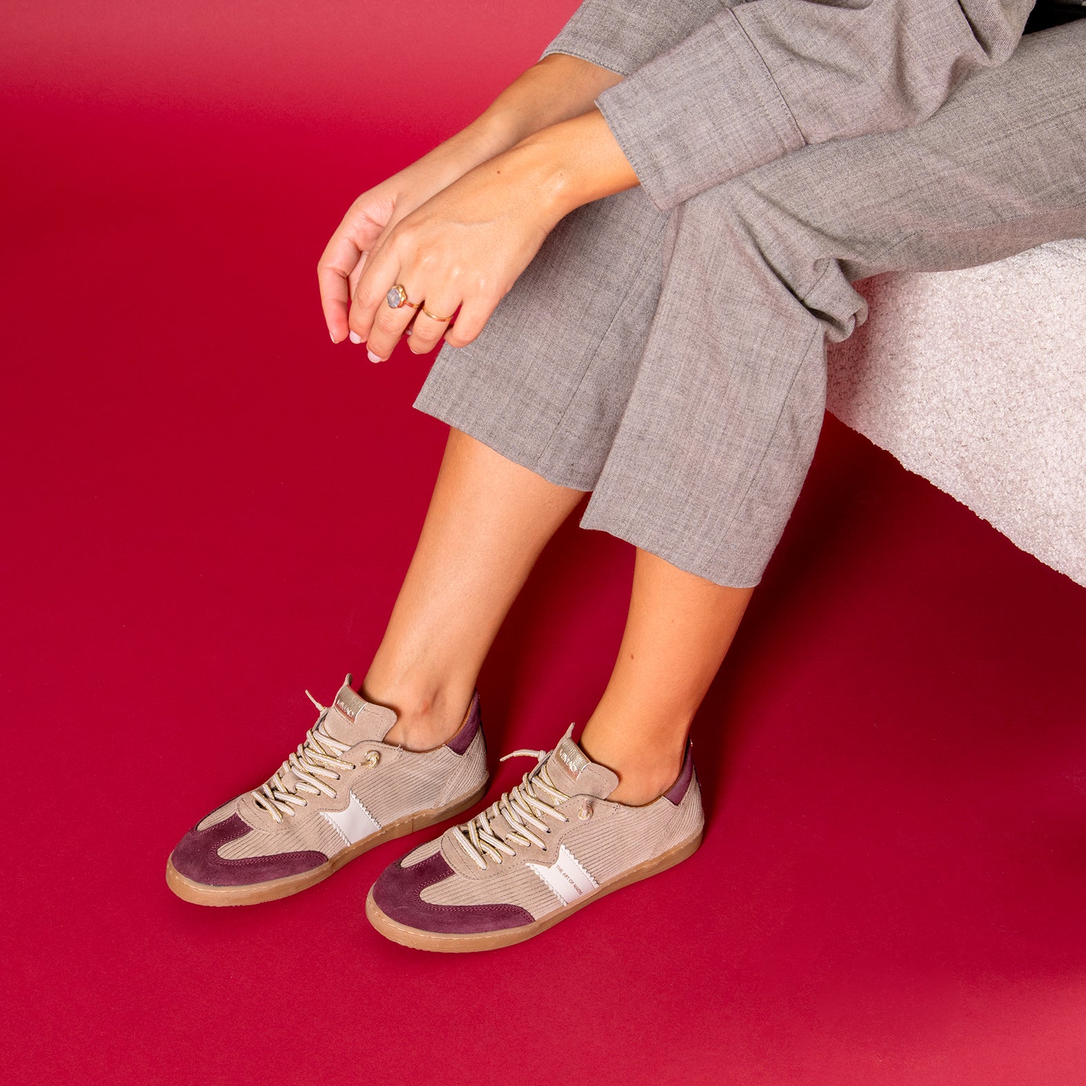 STÜDIO 01 - Deportivos de pana TAUPE