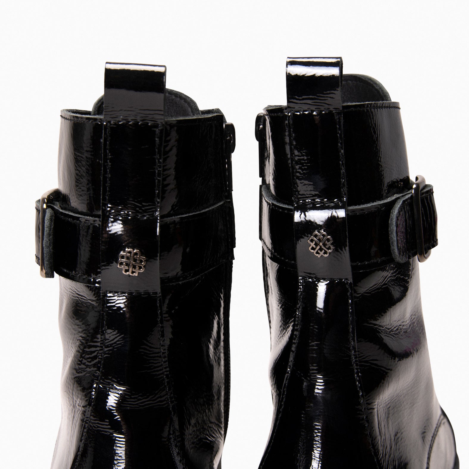 BELFAST – Botines con cordones de piel de charol NEGRO