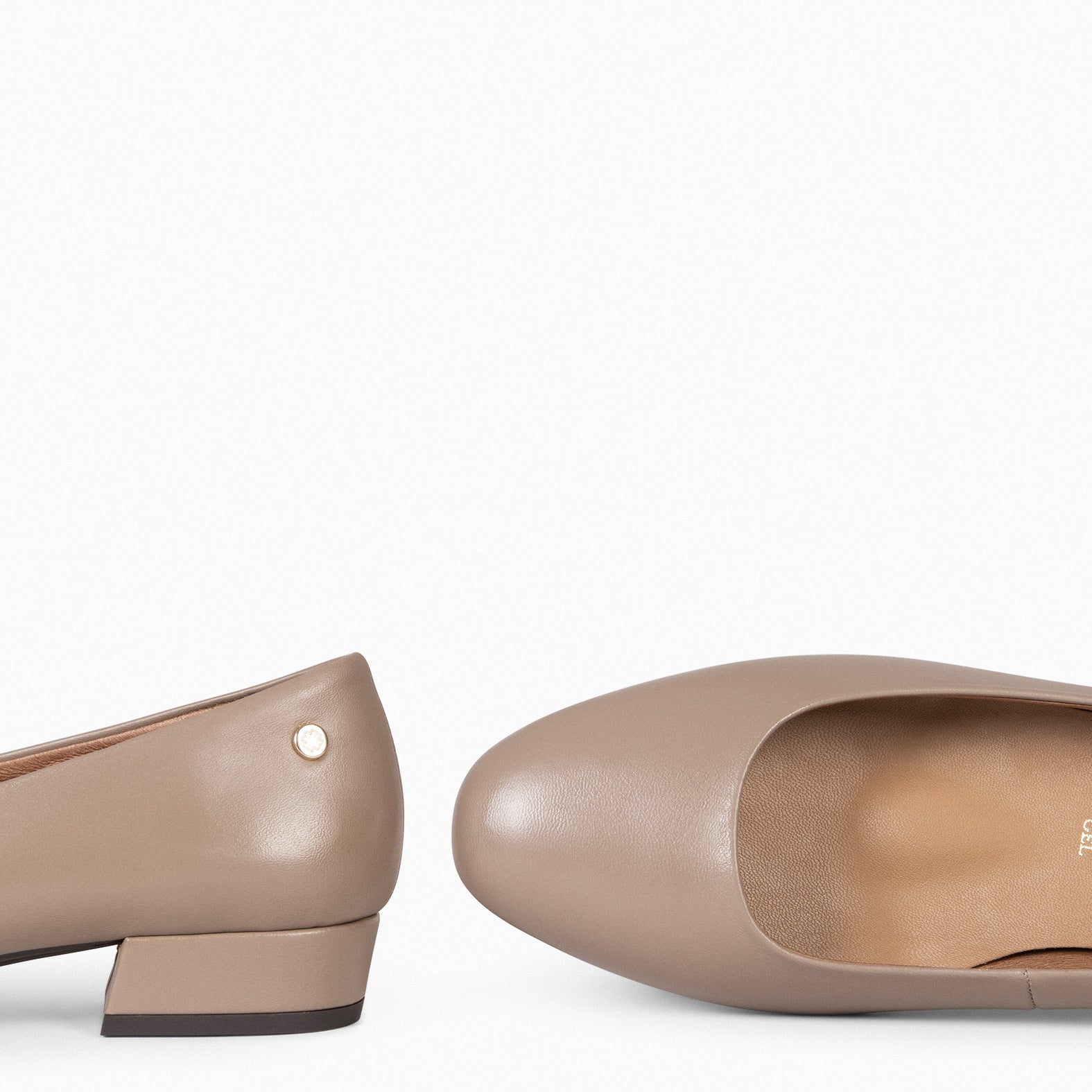 URBAN XS – TAUPE Low-heeled leather shoe