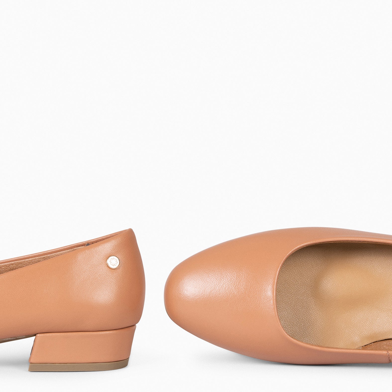 URBAN XS –  CAMEL low-heeled suede shoes