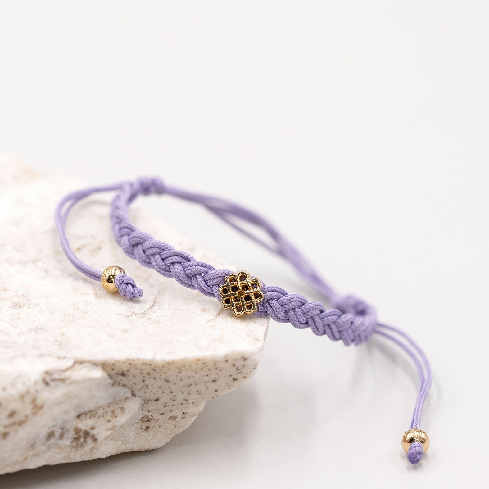 BRACELET MAUVE ET OR, SYMBOLE D’HARMONIE