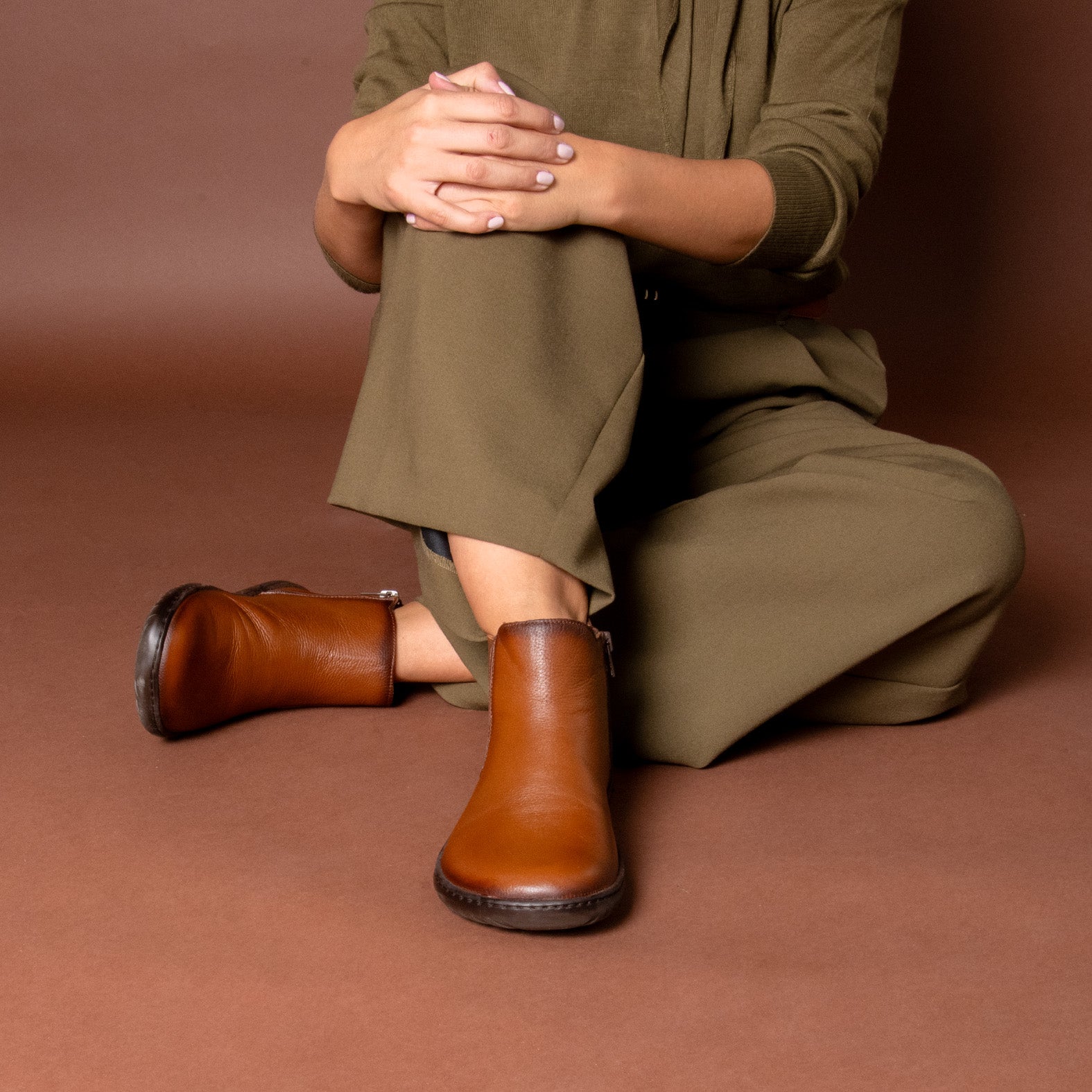 SAND -Botines tipo barefoot con elástico MARRON