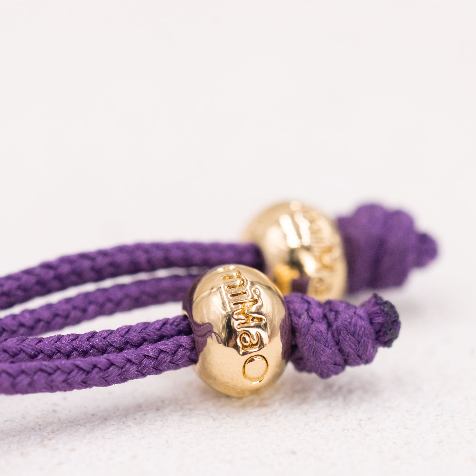 BRACELET VIOLET ET OR, SYMBOLE DE CRÉATIVITÉ