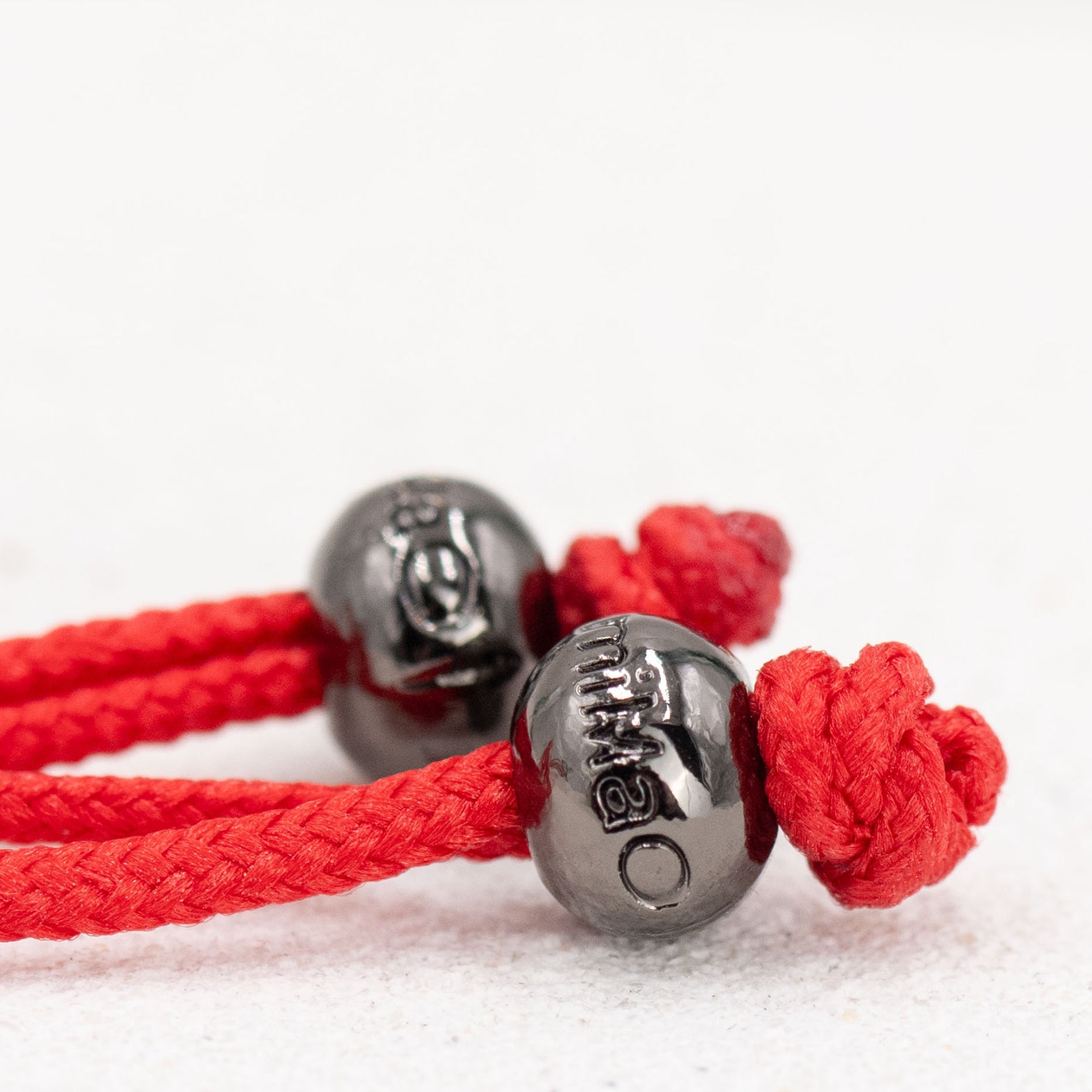 BRACELET ROUGE, SYMBOLE DE CHANCE