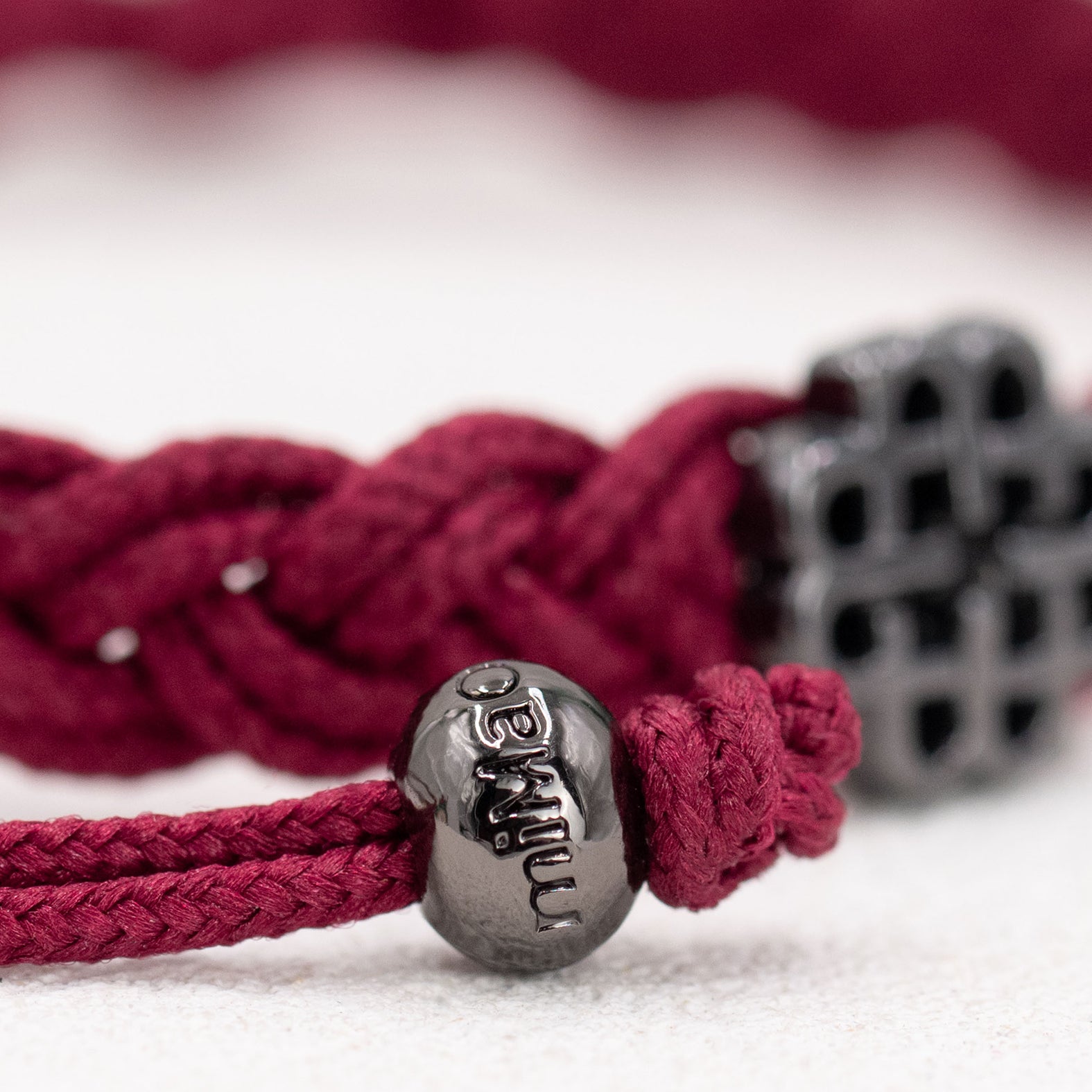 BRACELET ROUGE GRENAT, SYMBOLE D’AMOUR VÉRITABLE