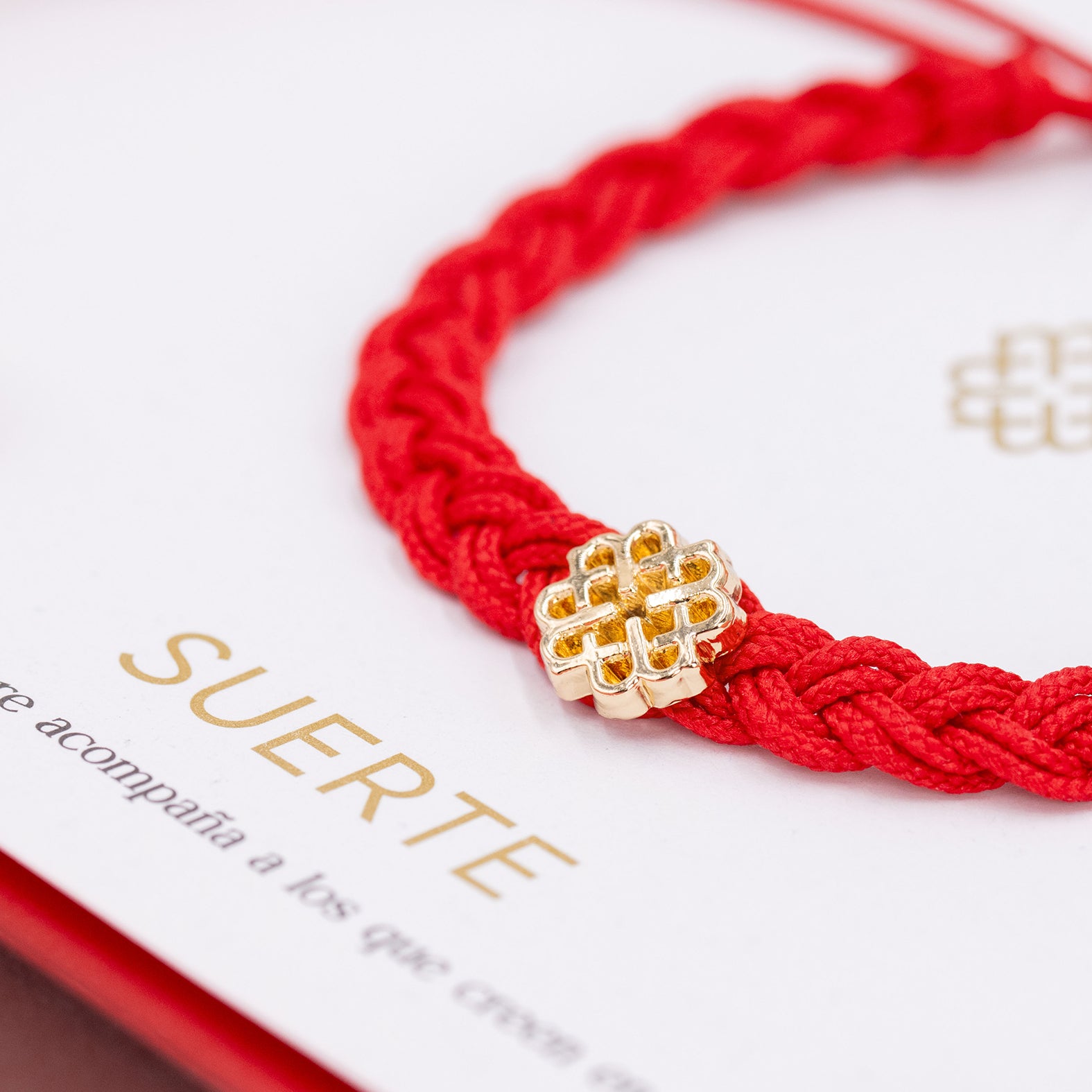 BRACELET ROUGE ET OR, SYMBOLE DE CHANCE