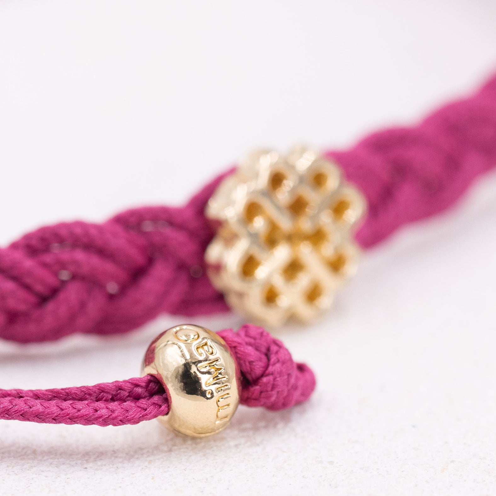 BRACELET FUCHSIA ET OR, SYMBOLE DE PASSION