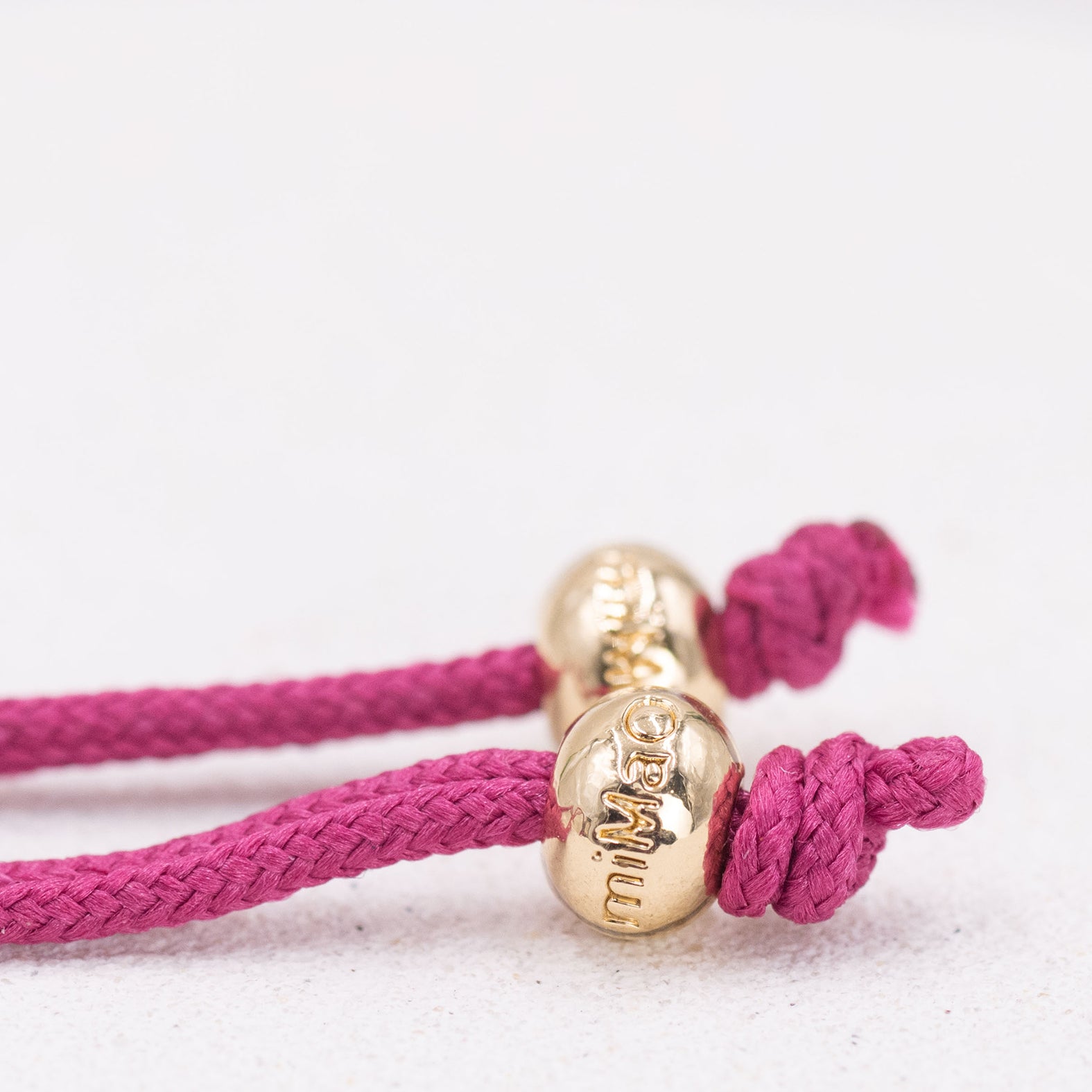 BRACELET FUCHSIA ET OR, SYMBOLE DE PASSION