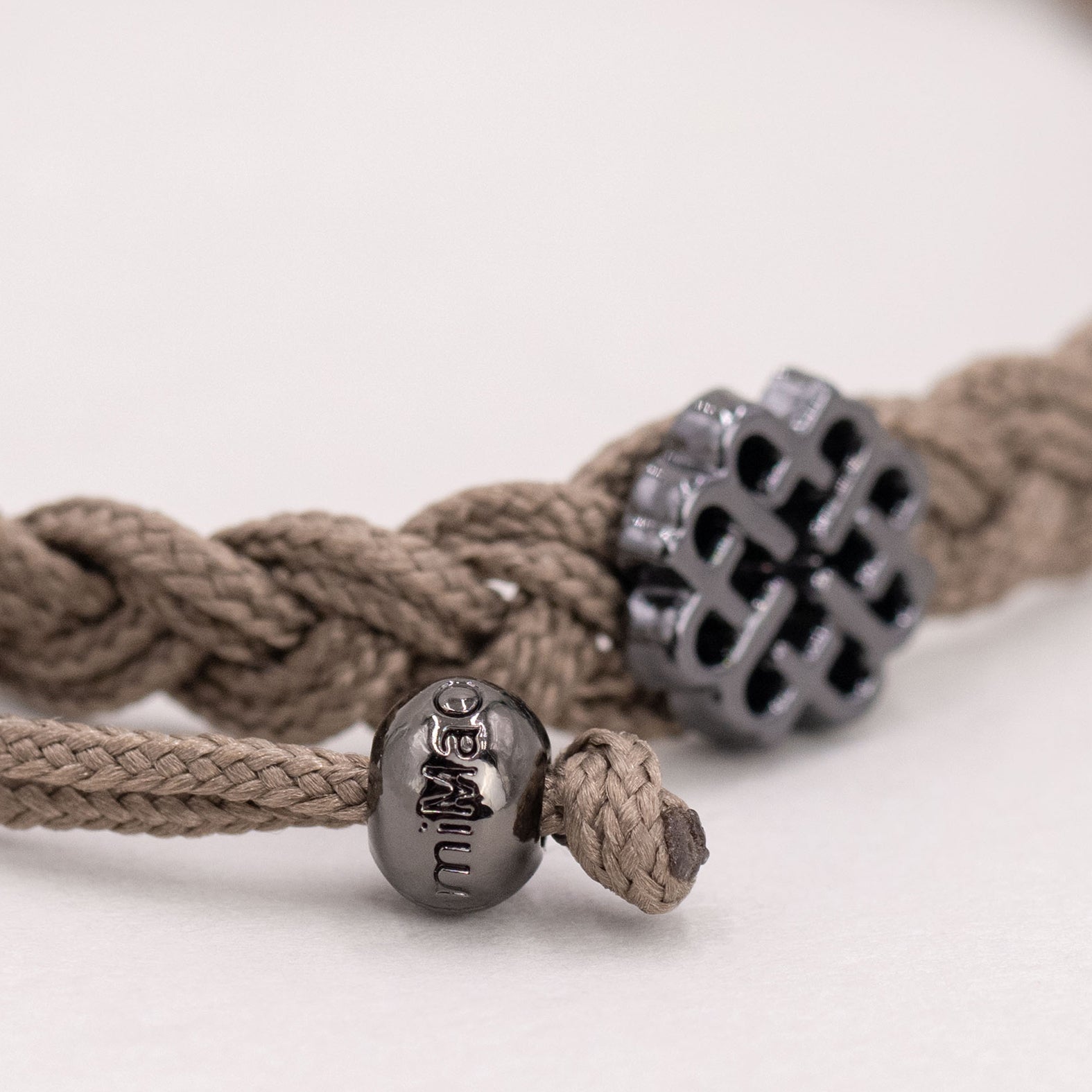 PULSERA TAUPE DEL EQUILIBRIO