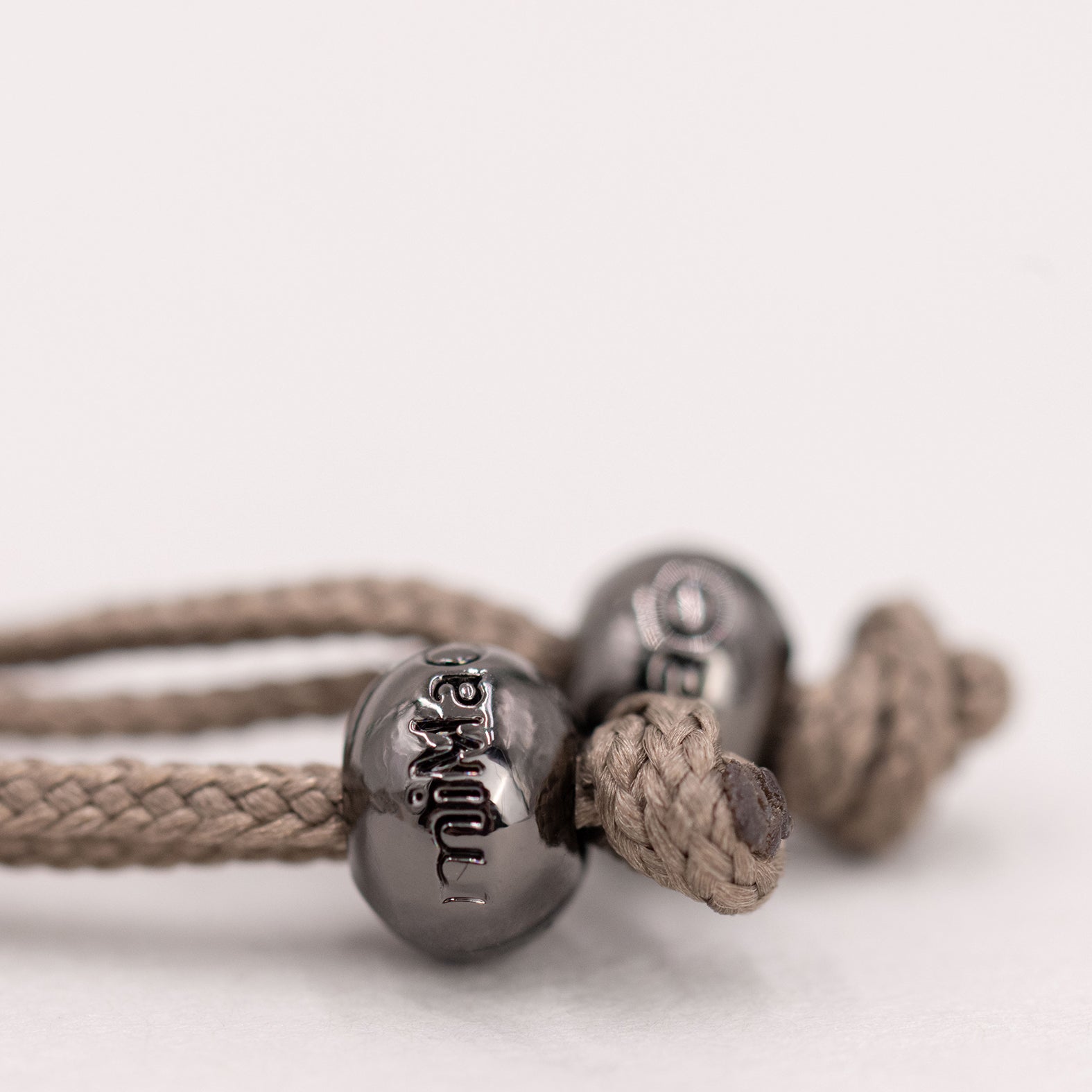 PULSERA TAUPE DEL EQUILIBRIO