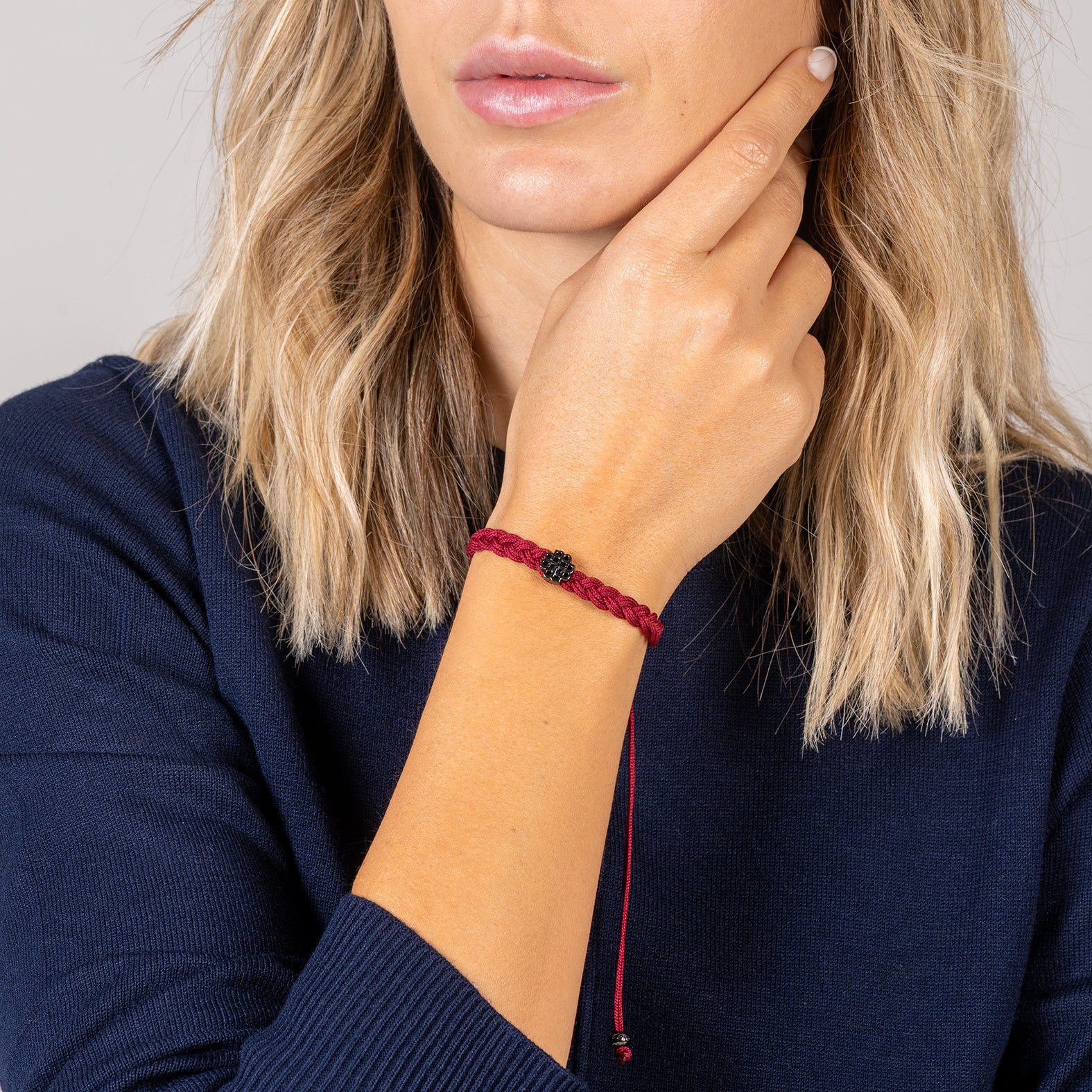 BRACELET ROUGE GRENAT, SYMBOLE D’AMOUR VÉRITABLE